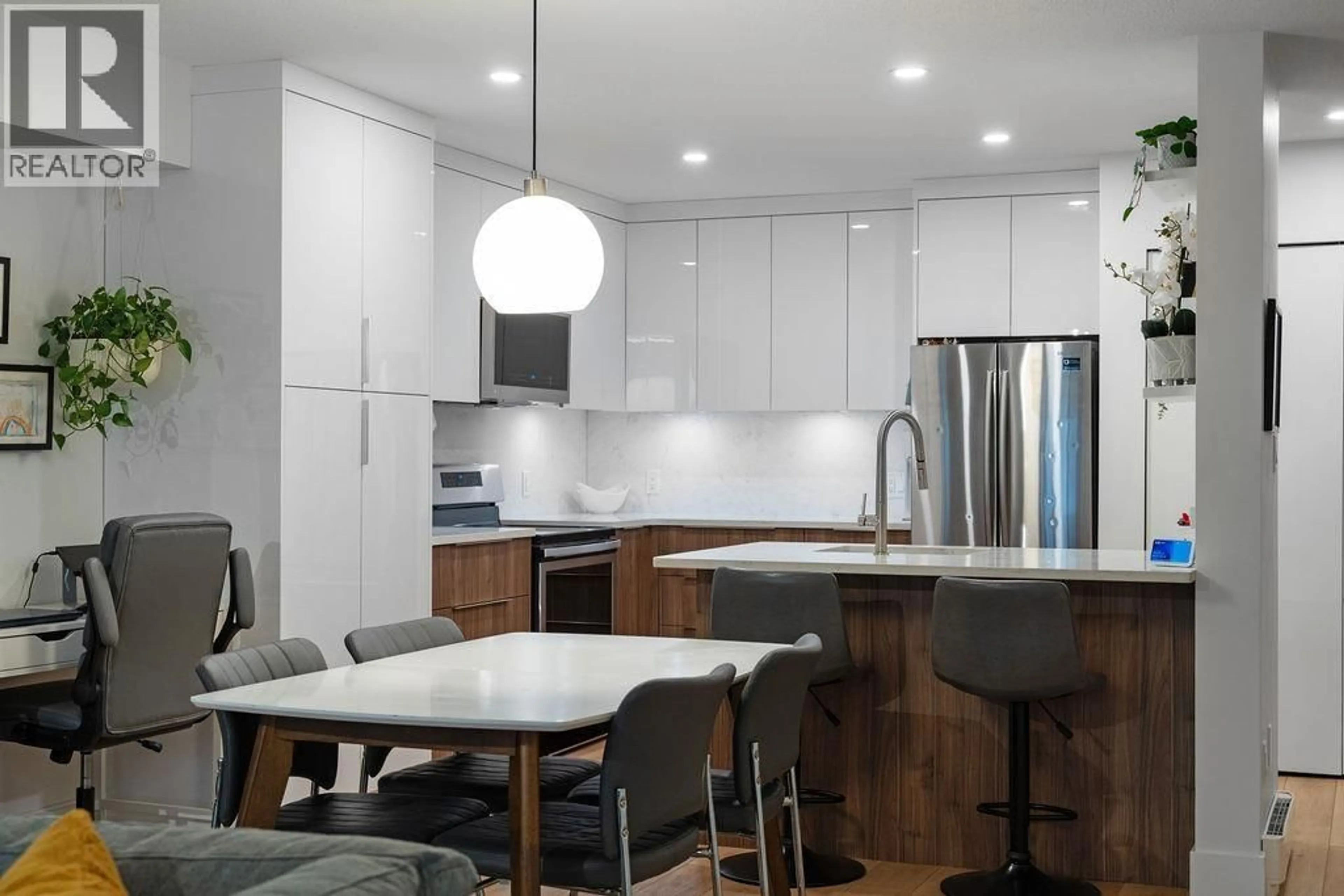 Open concept kitchen, wood/laminate floor for 110 - 3978 ALBERT STREET, Burnaby British Columbia V5C2E1