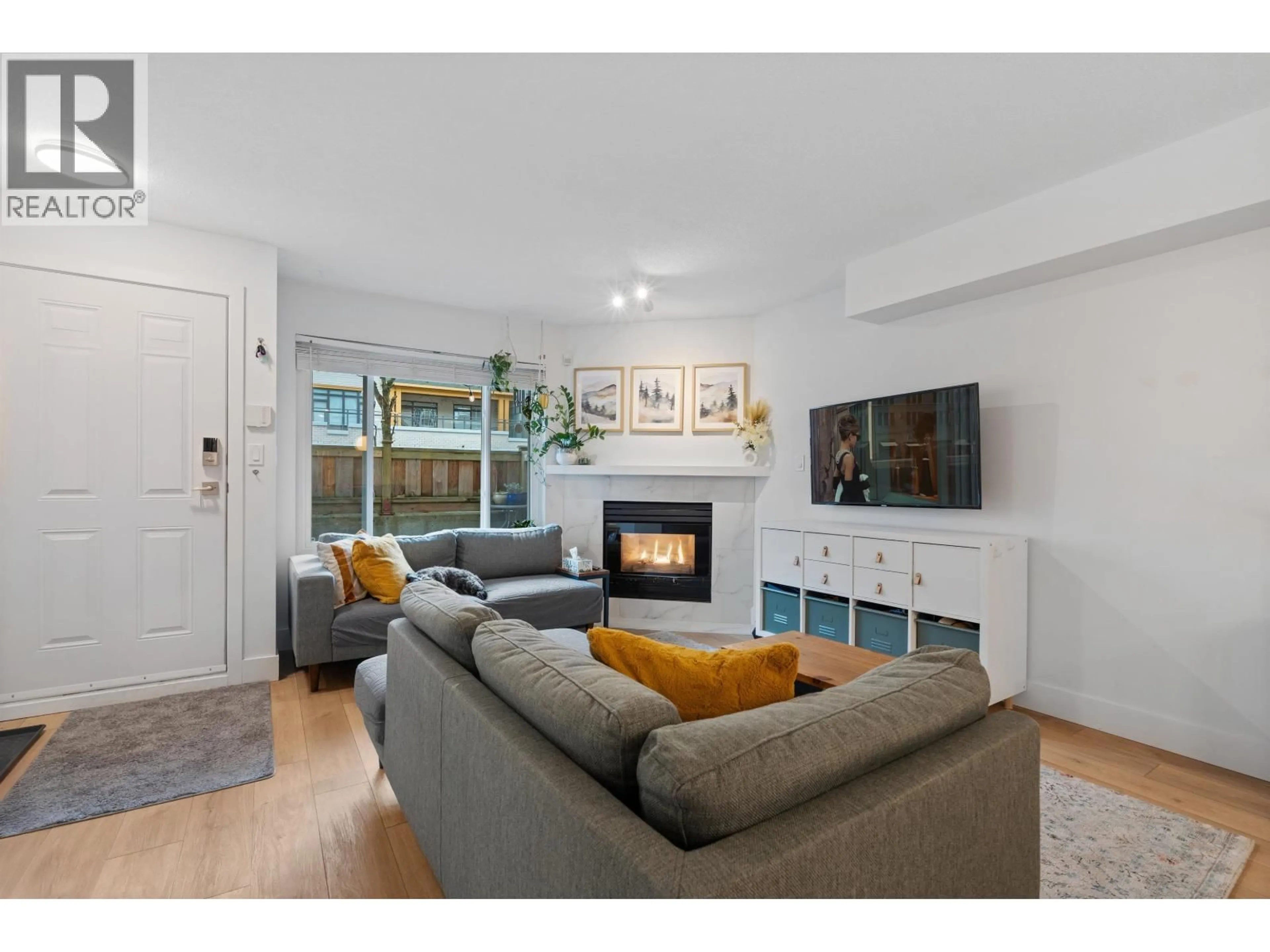 Living room with furniture, unknown for 110 - 3978 ALBERT STREET, Burnaby British Columbia V5C2E1