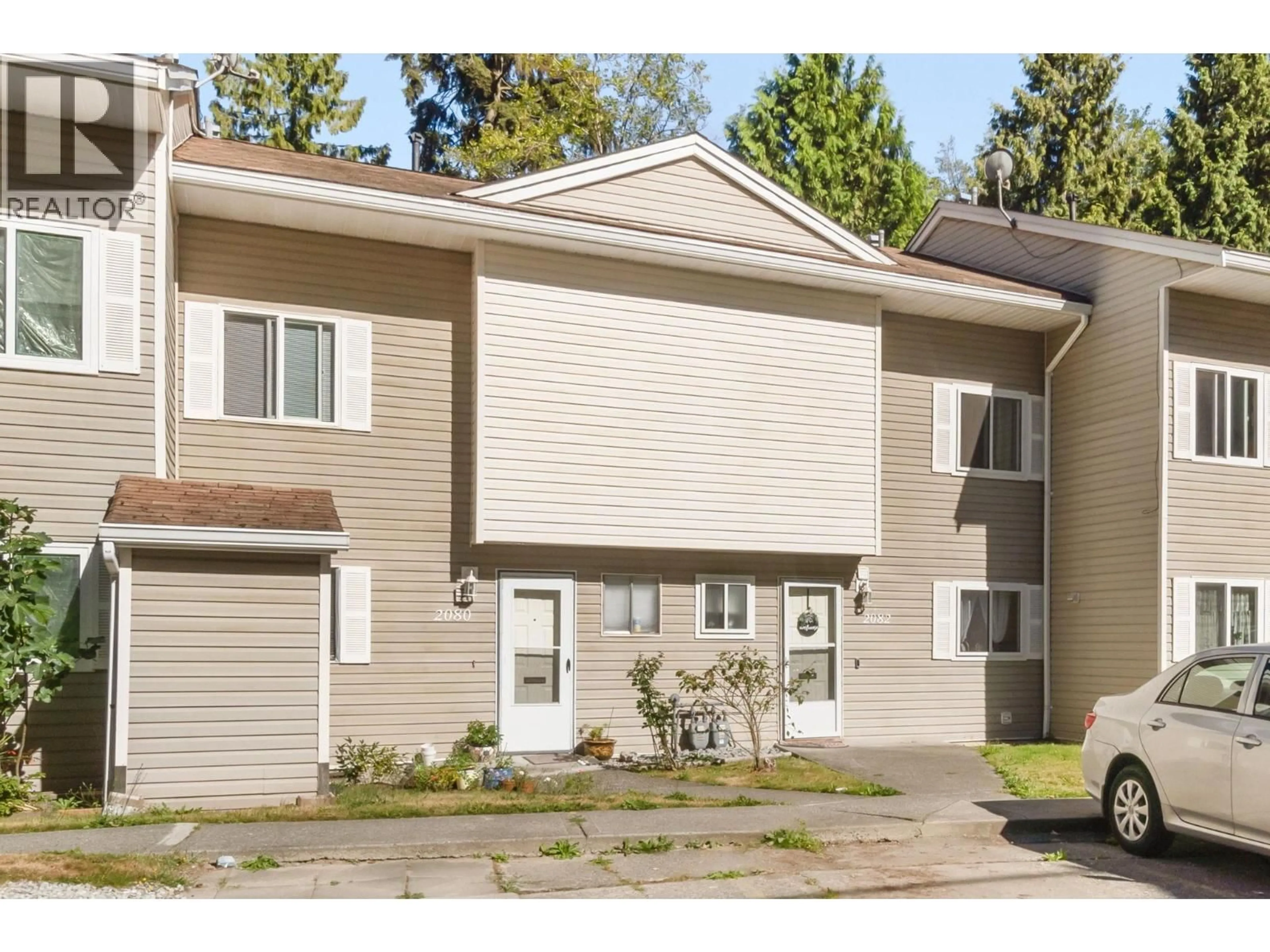 Home with vinyl exterior material, street for 2082 SPRINGER AVENUE, Burnaby British Columbia V5B3M5