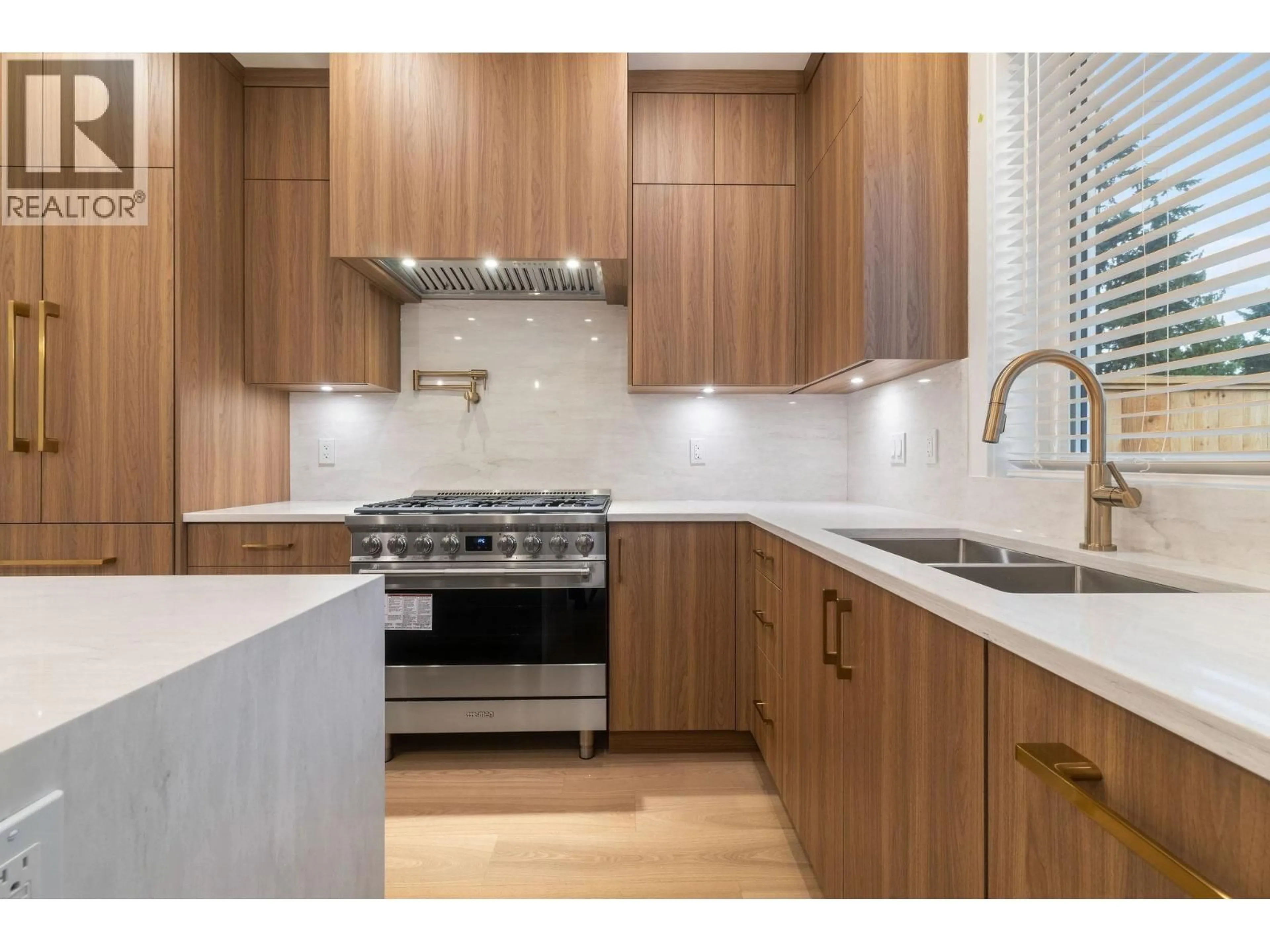 Unknown for 2055 4TH AVENUE, Vancouver British Columbia V5N1K5