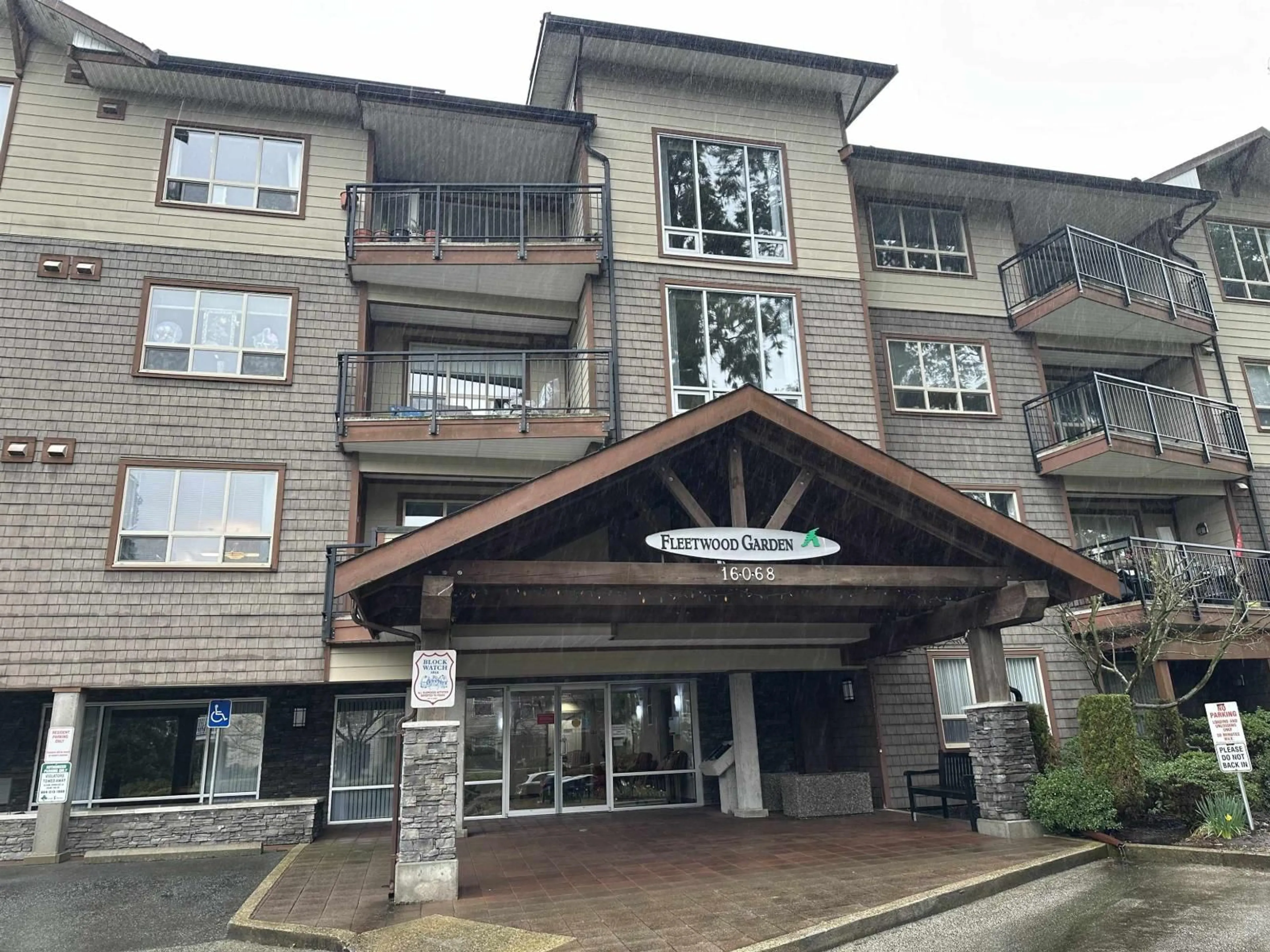 Indoor foyer for 405 - 16068 83 AVENUE AVENUE, Surrey British Columbia V3S8M2