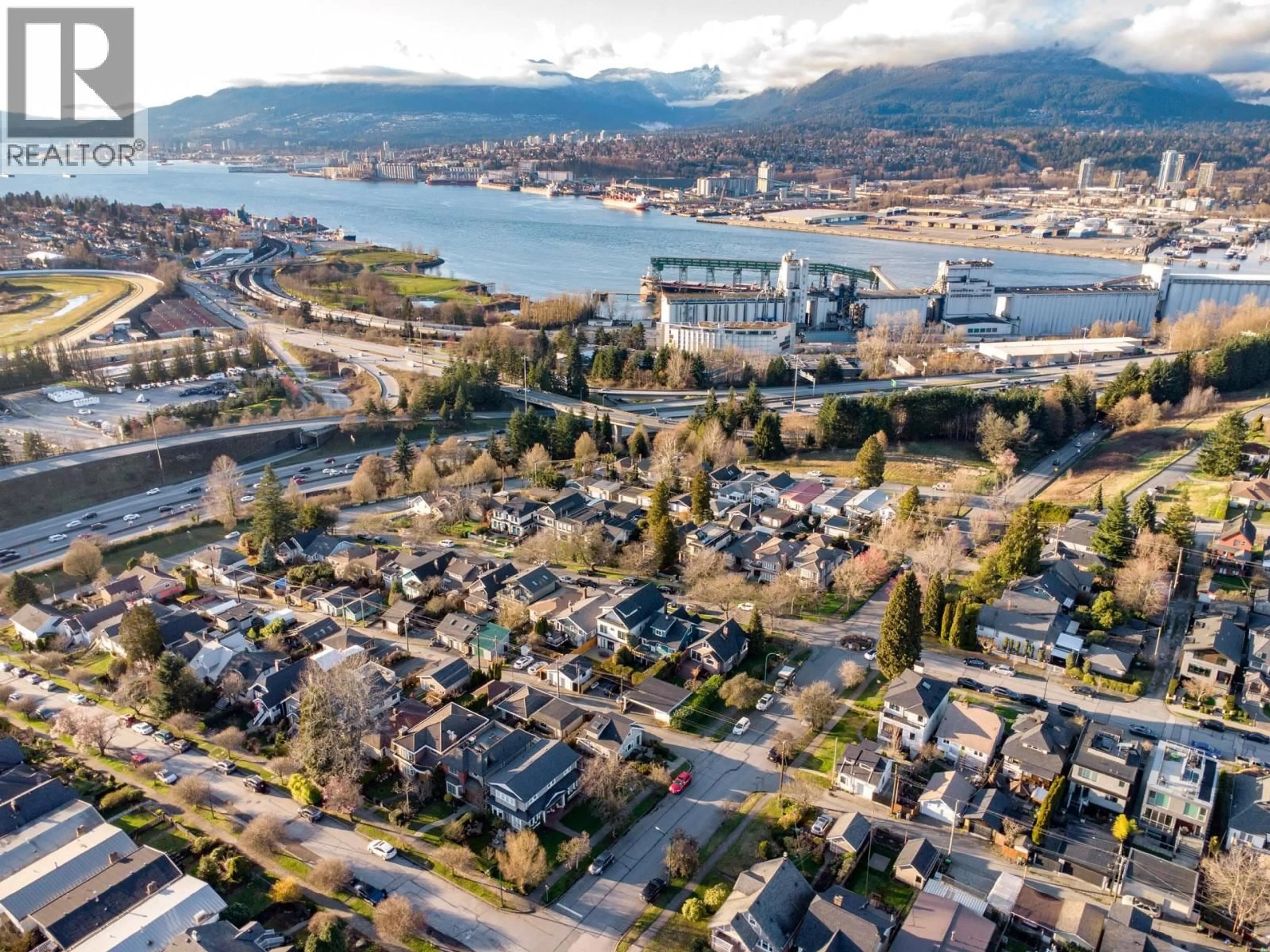 A pic from outside/outdoor area/front of a property/back of a property/a pic from drone, unknown for 3494 OXFORD STREET, Vancouver British Columbia V5K1N9