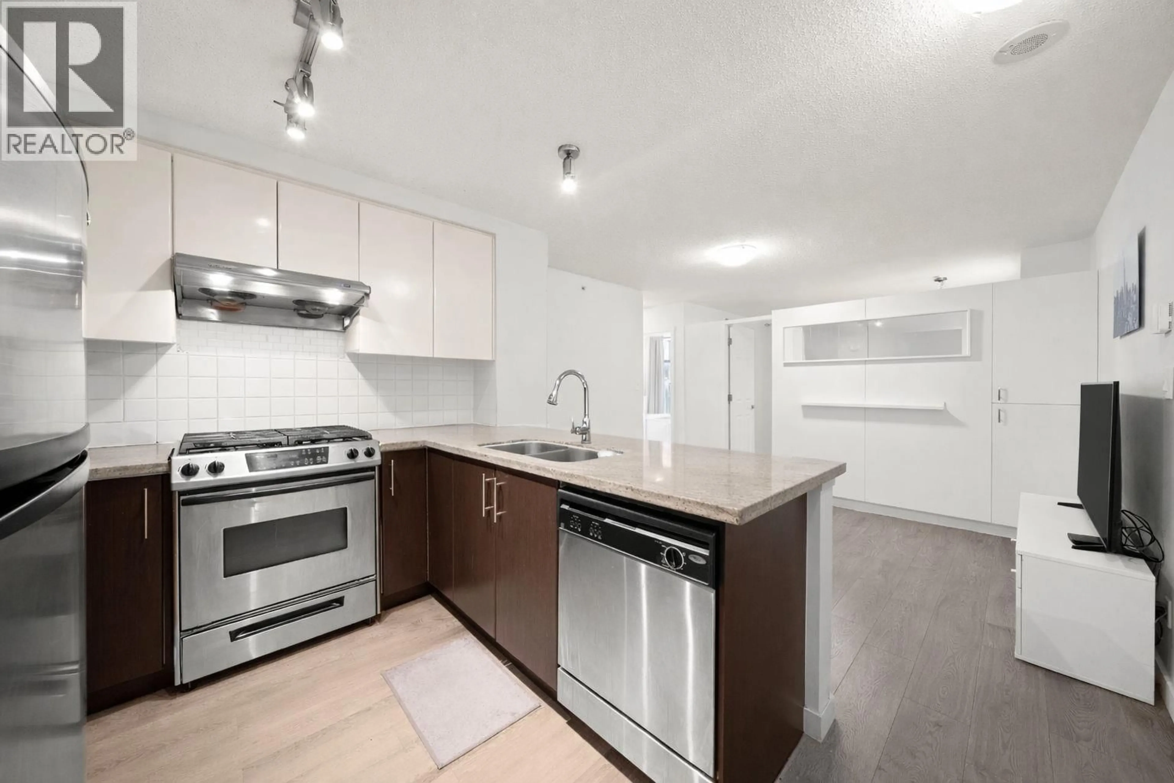 Standard kitchen, unknown for 1603 - 2289 YUKON CRESCENT, Burnaby British Columbia V5C0B2