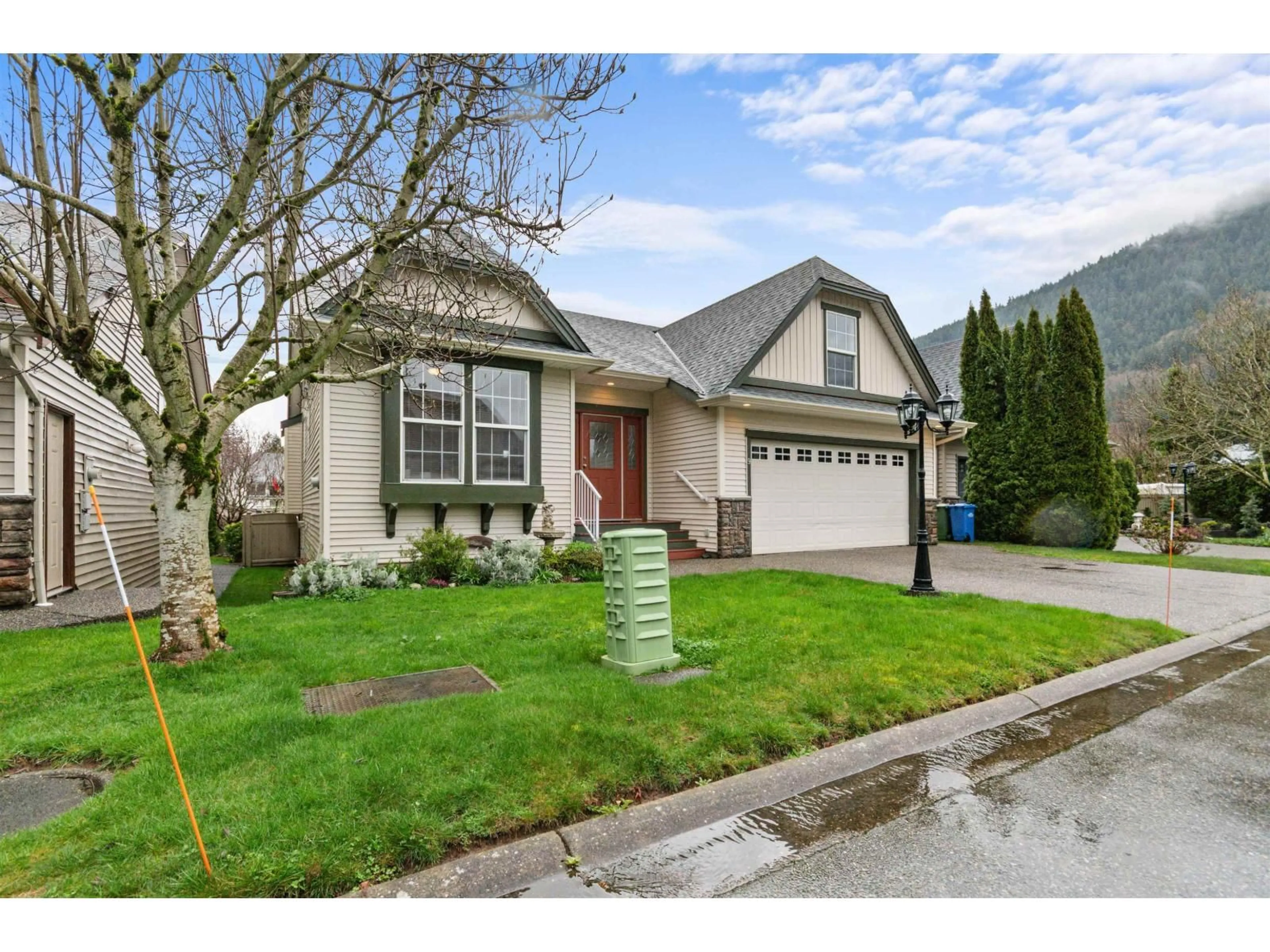 Home with vinyl exterior material, street for 9 - 349 WALNUT AVENUE, Harrison Hot Springs British Columbia V0M1K0