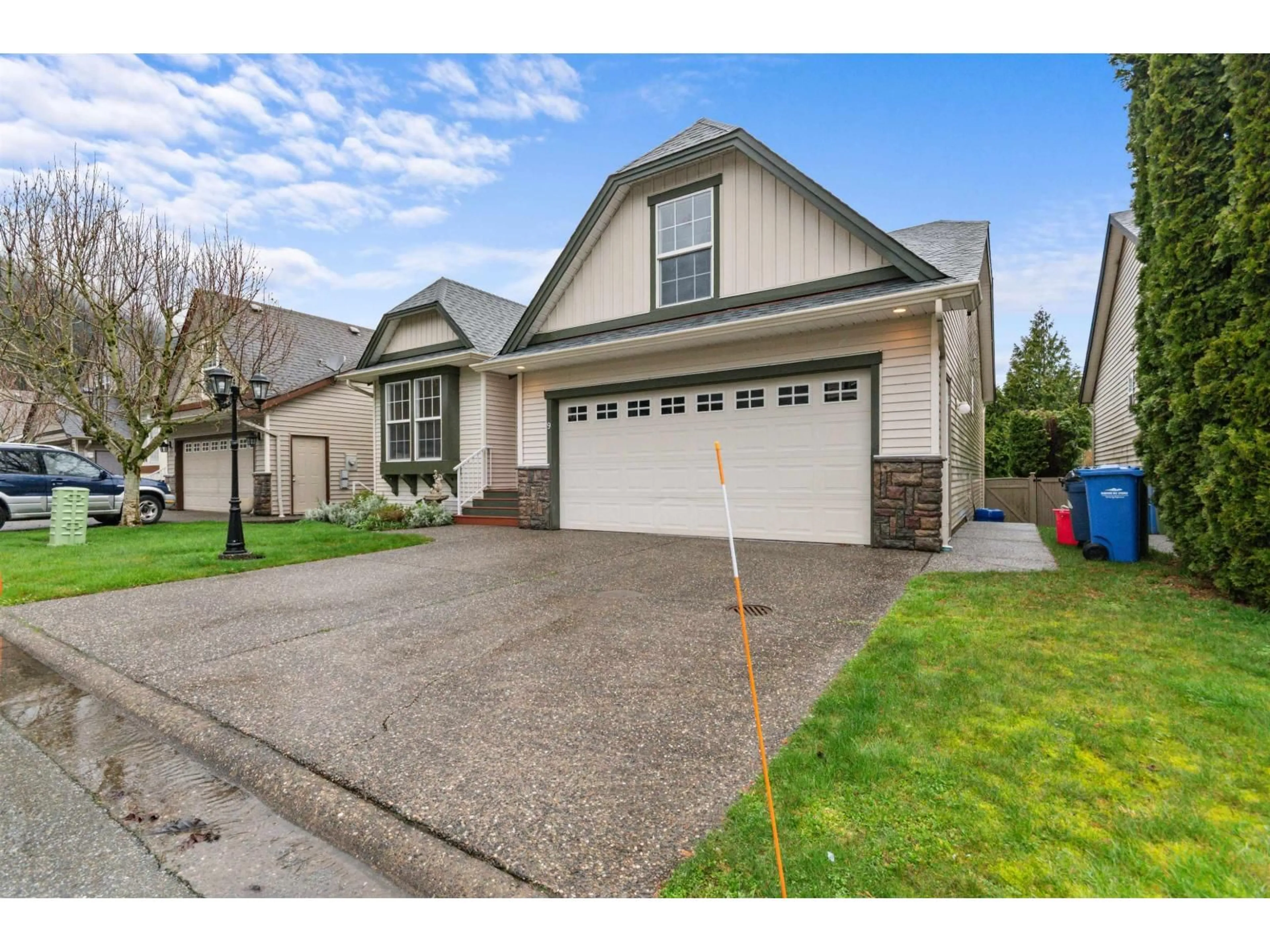 Home with vinyl exterior material, street for 9 - 349 WALNUT AVENUE, Harrison Hot Springs British Columbia V0M1K0