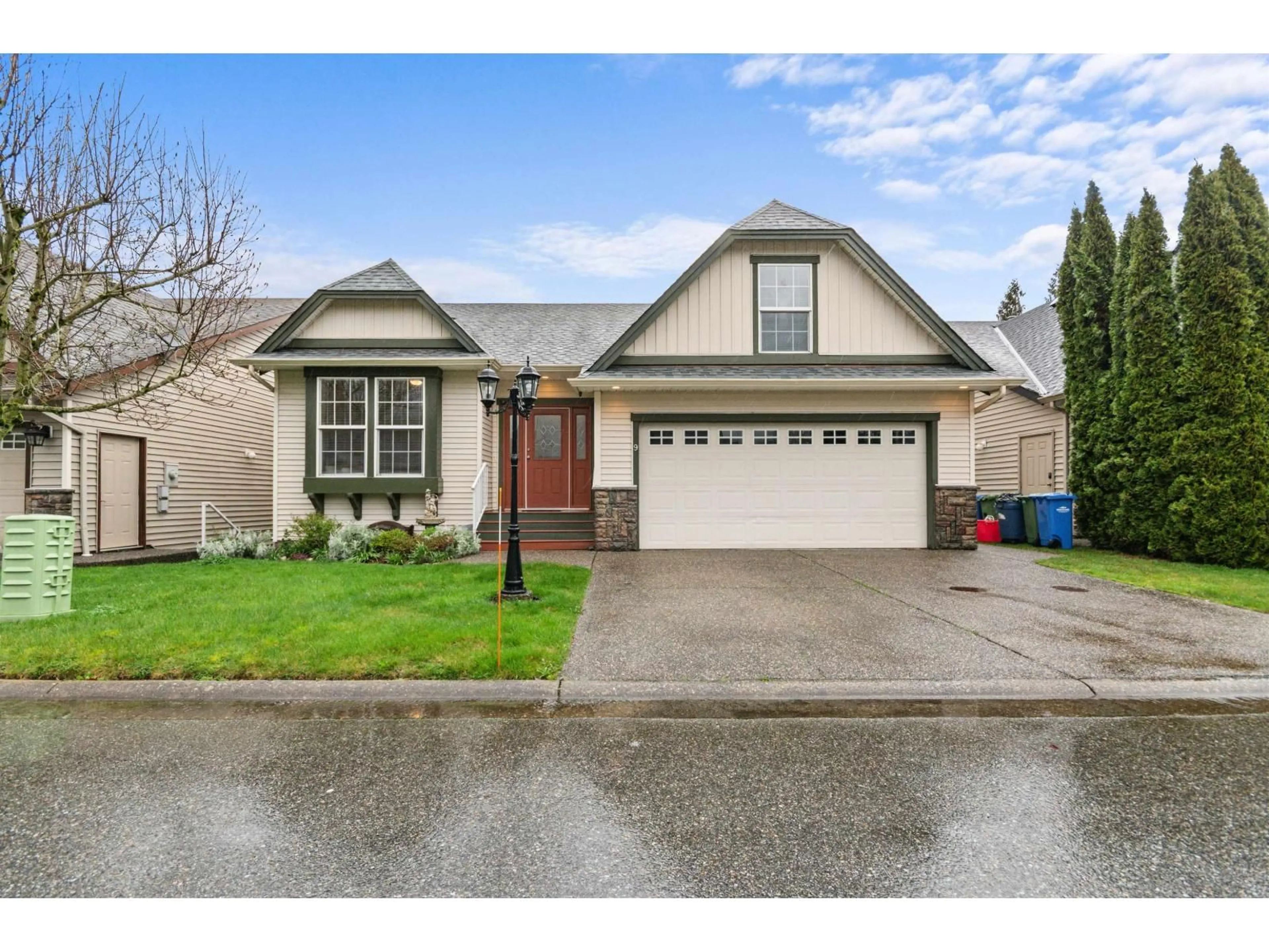 Home with vinyl exterior material, street for 9 - 349 WALNUT AVENUE, Harrison Hot Springs British Columbia V0M1K0