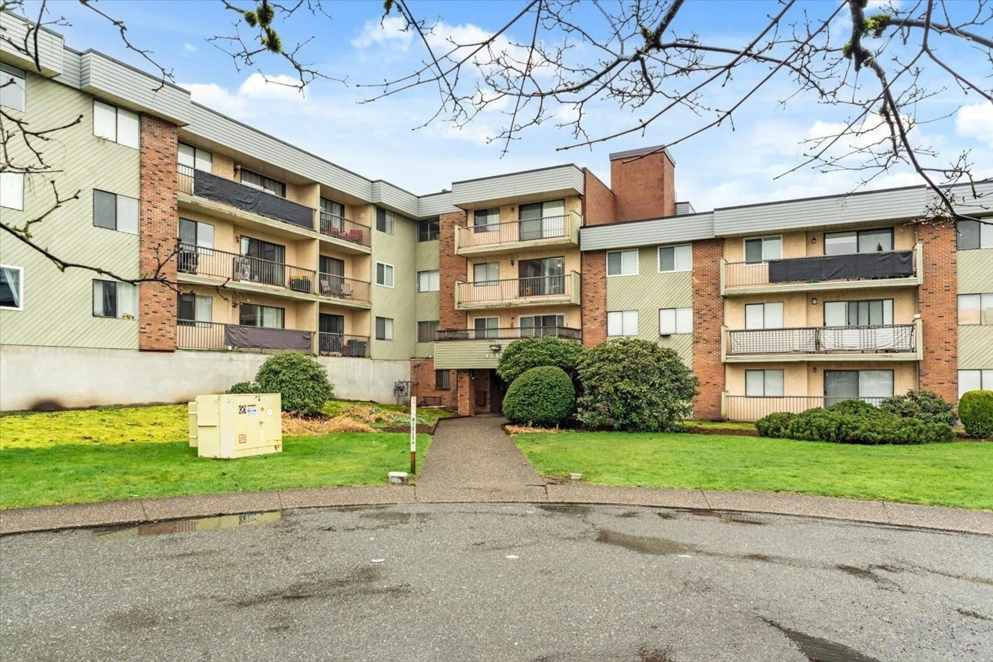 Patio, unknown for 209 - 45598 MCINTOSH DRIVE, Chilliwack British Columbia V2P7J3