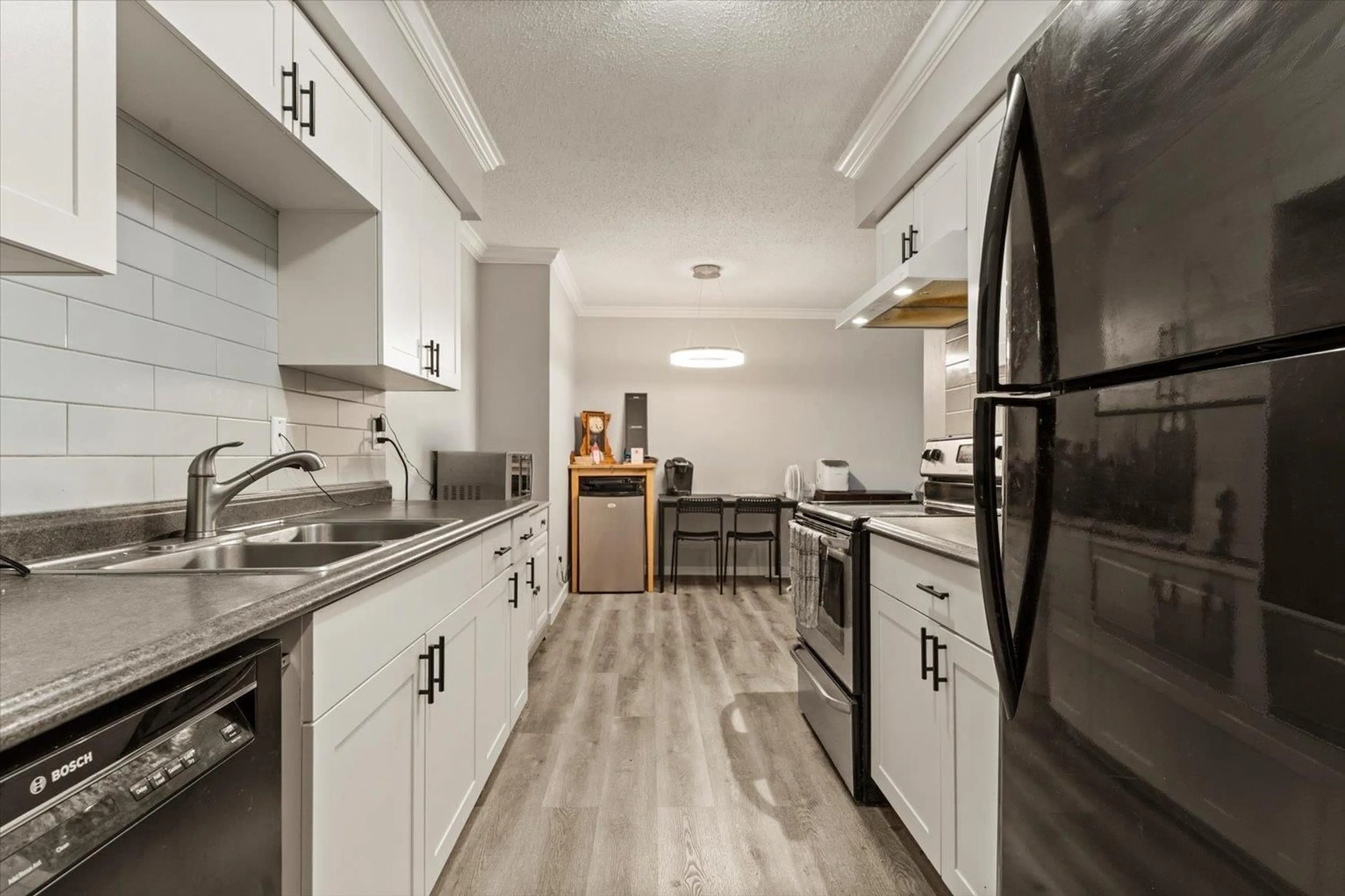 Standard kitchen, unknown for 209 - 45598 MCINTOSH DRIVE, Chilliwack British Columbia V2P7J3