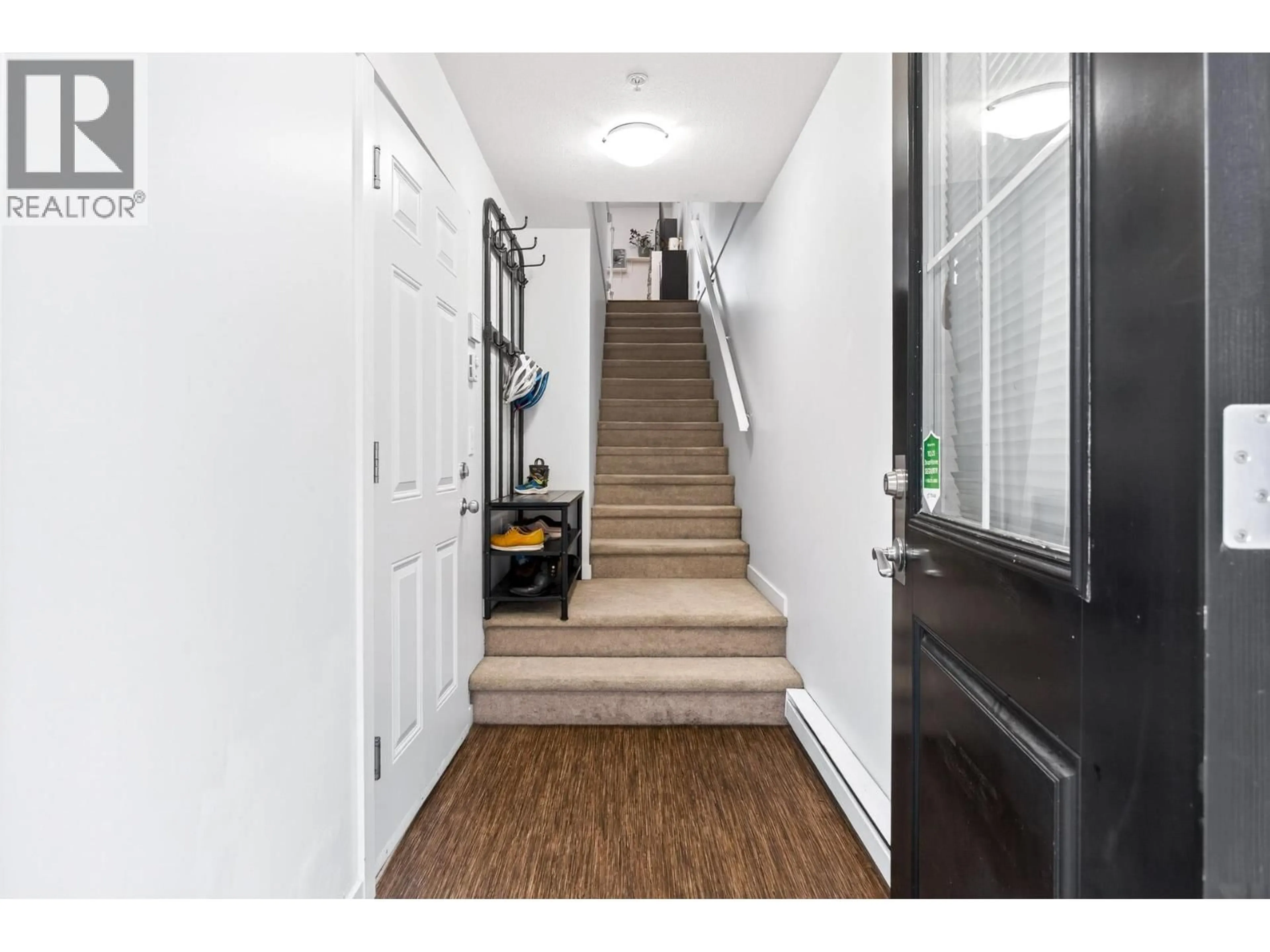 Indoor entryway for 19 - 19572 FRASER WAY, Pitt Meadows British Columbia V3Y0A9