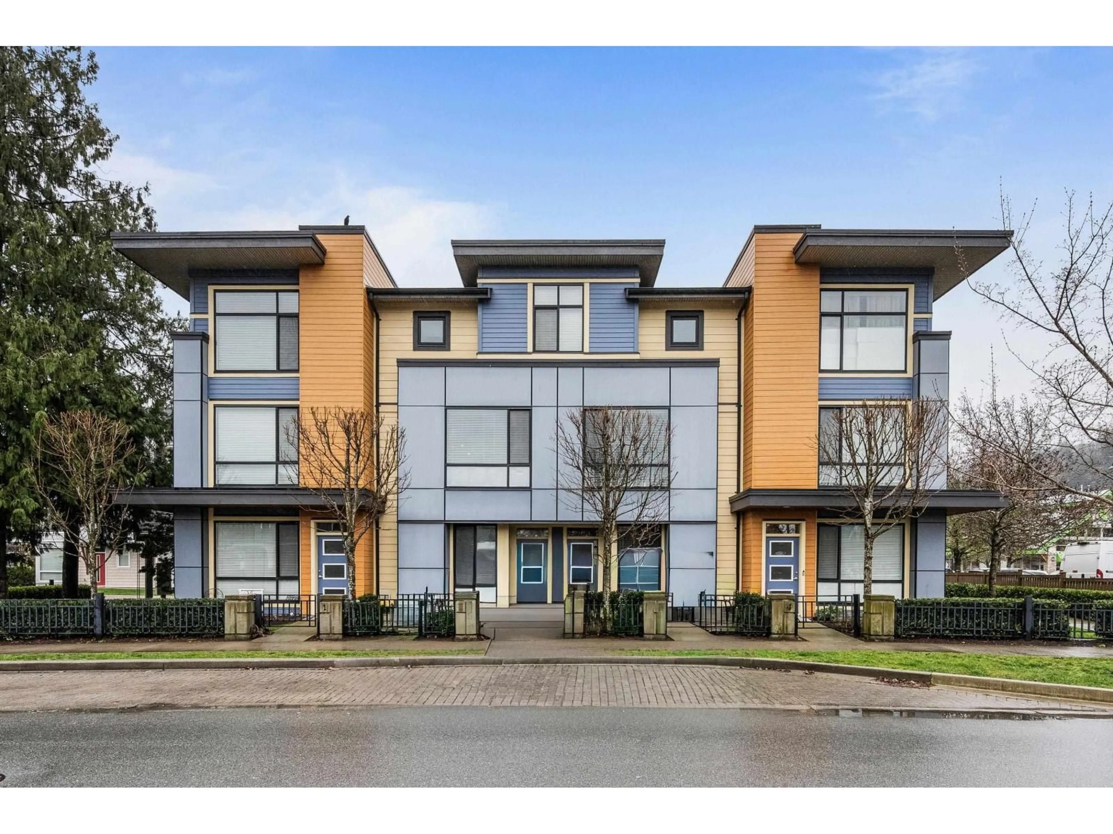 A pic from outside/outdoor area/front of a property/back of a property/a pic from drone, street for 3 - 45615 TAMIHI WAY, Chilliwack British Columbia V2R0X4