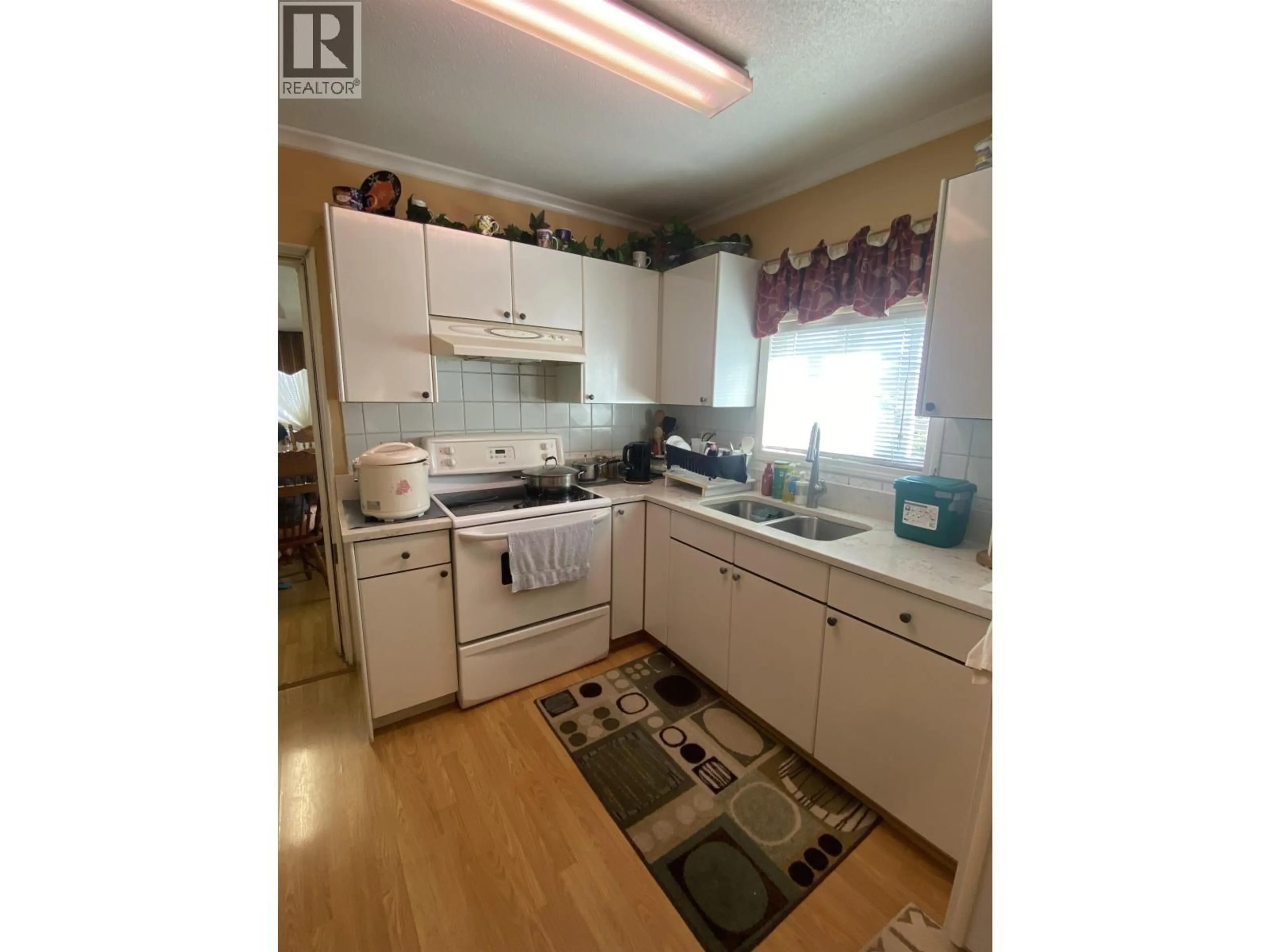 Standard kitchen, unknown for 4712 VICTORIA DRIVE, Vancouver British Columbia V5N4P1