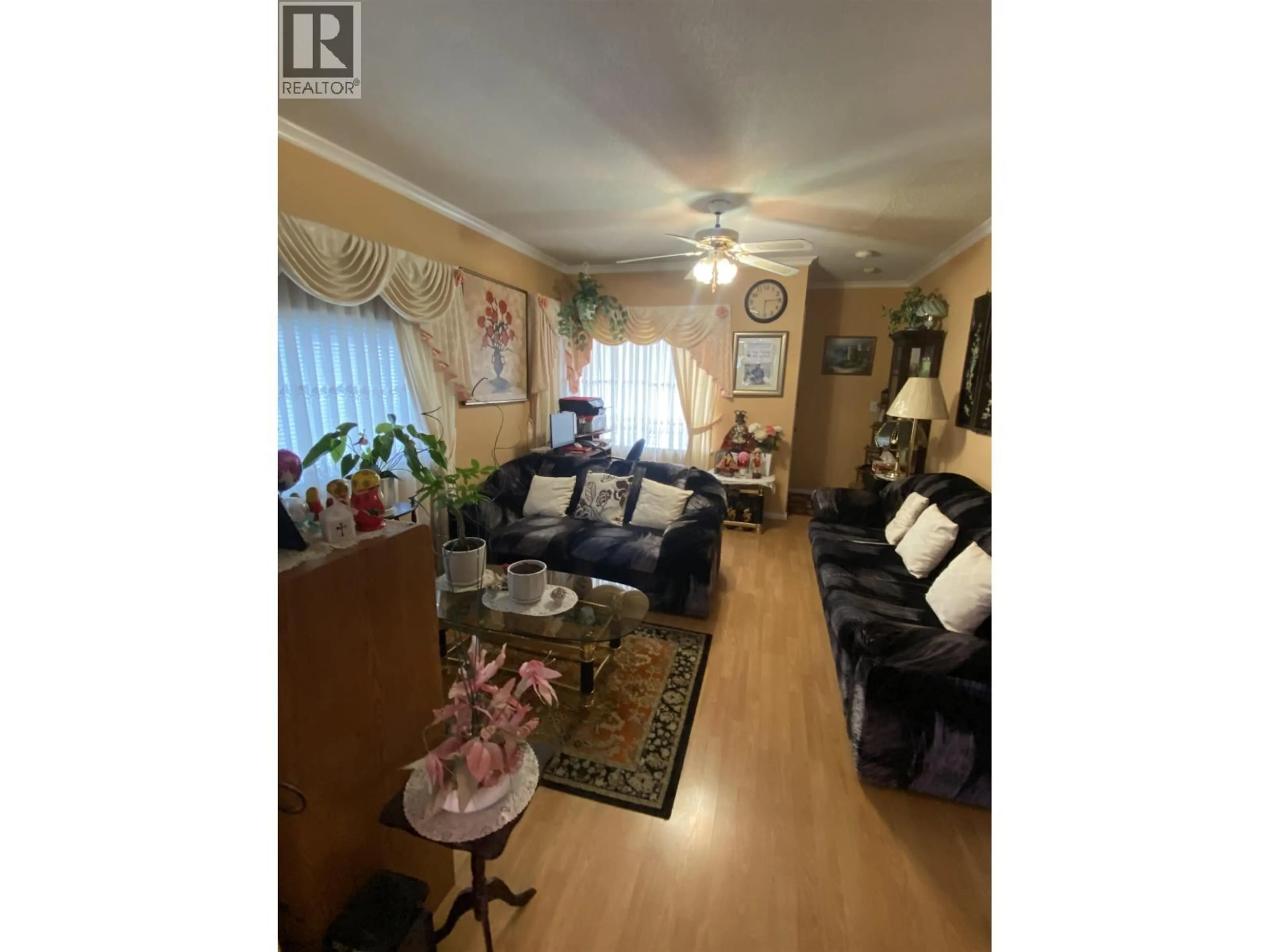 Living room with furniture, unknown for 4712 VICTORIA DRIVE, Vancouver British Columbia V5N4P1