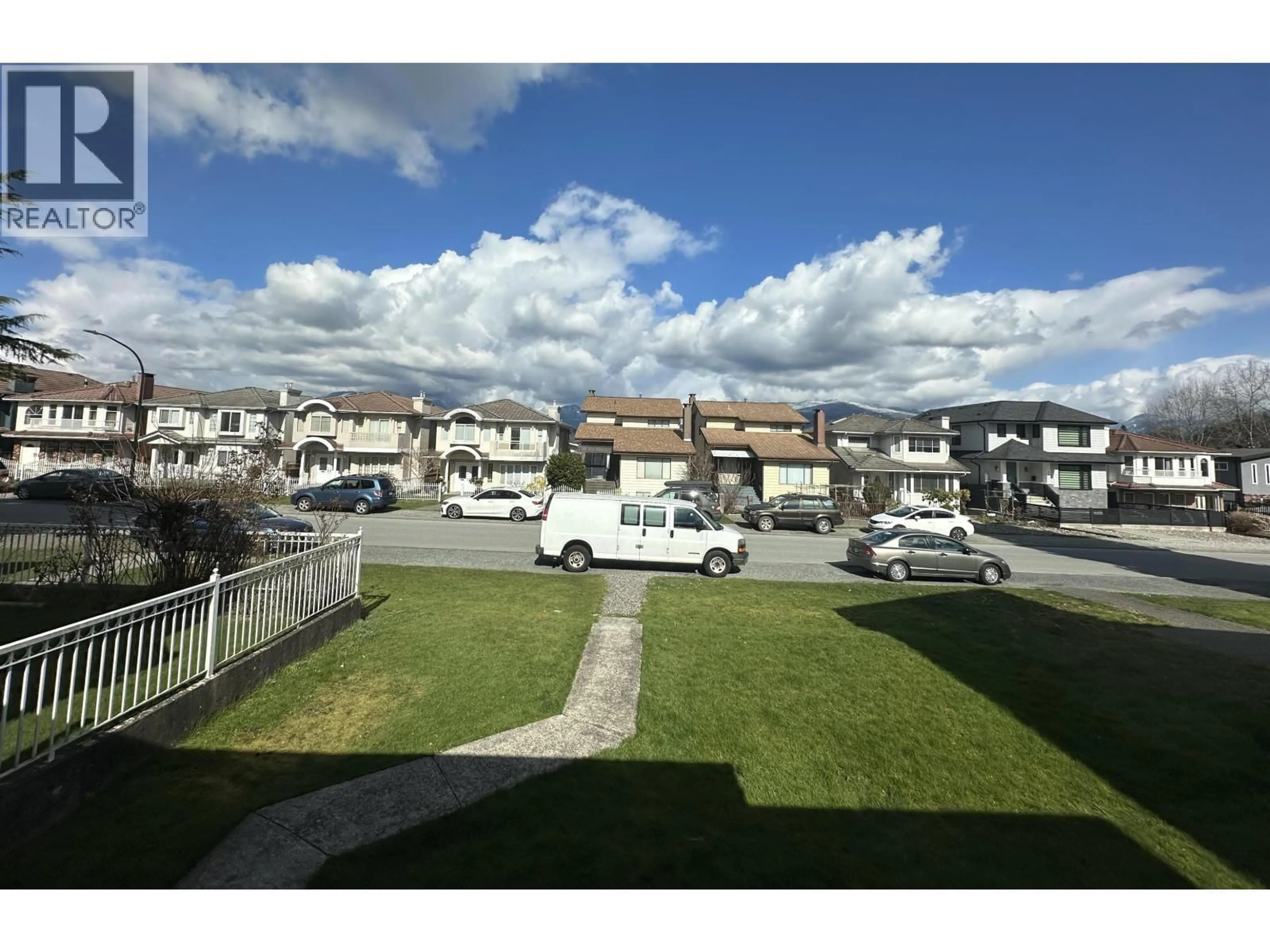 A pic from outside/outdoor area/front of a property/back of a property/a pic from drone, street for 4472 TRIUMPH STREET, Burnaby British Columbia V5C1Z9