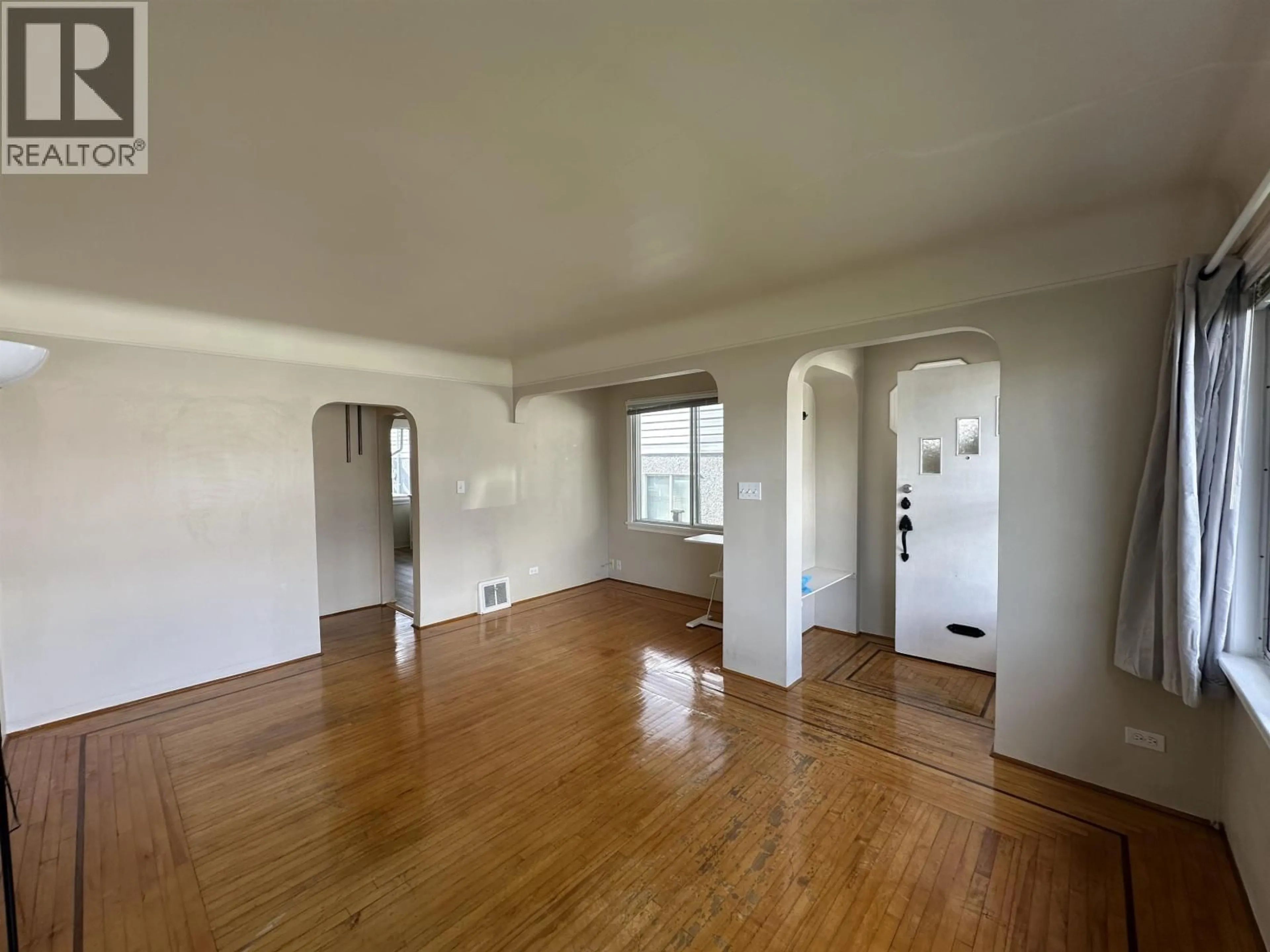 A pic of a room for 4472 TRIUMPH STREET, Burnaby British Columbia V5C1Z9