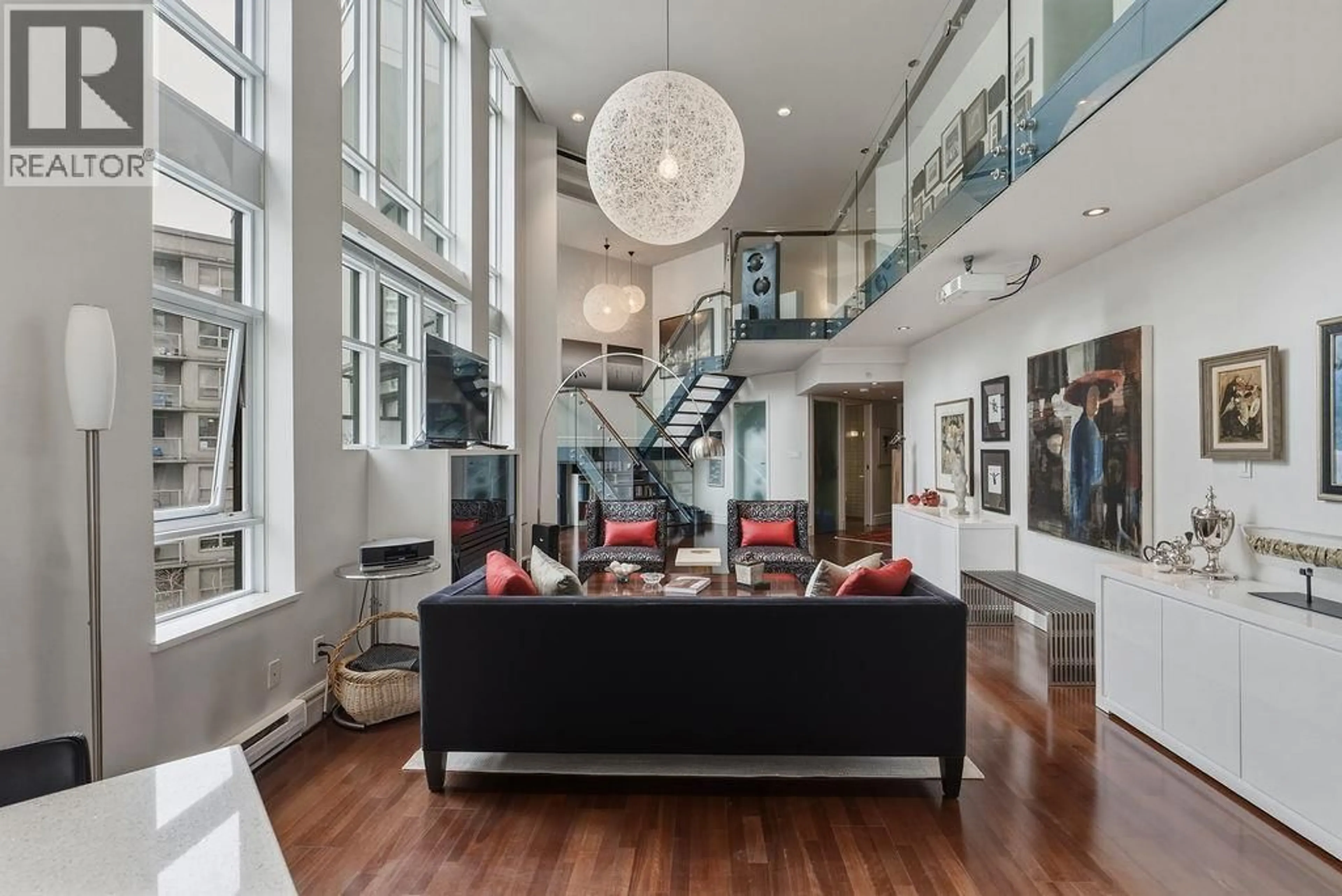 Indoor foyer for 401 - 988 RICHARDS STREET, Vancouver British Columbia V6B8R2