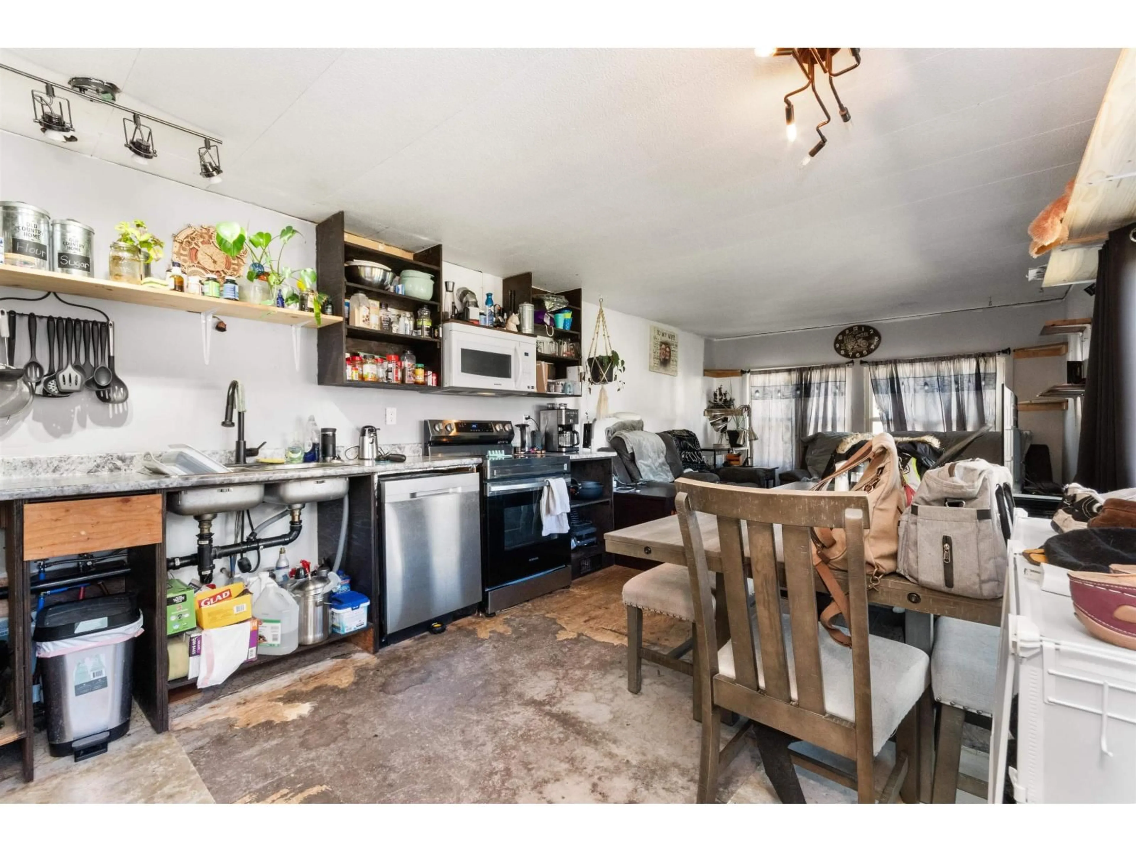 Open concept kitchen, ceramic/tile floor for 111 - 65367 KAWKAWA LAKE ROAD, Hope British Columbia V0X1L1