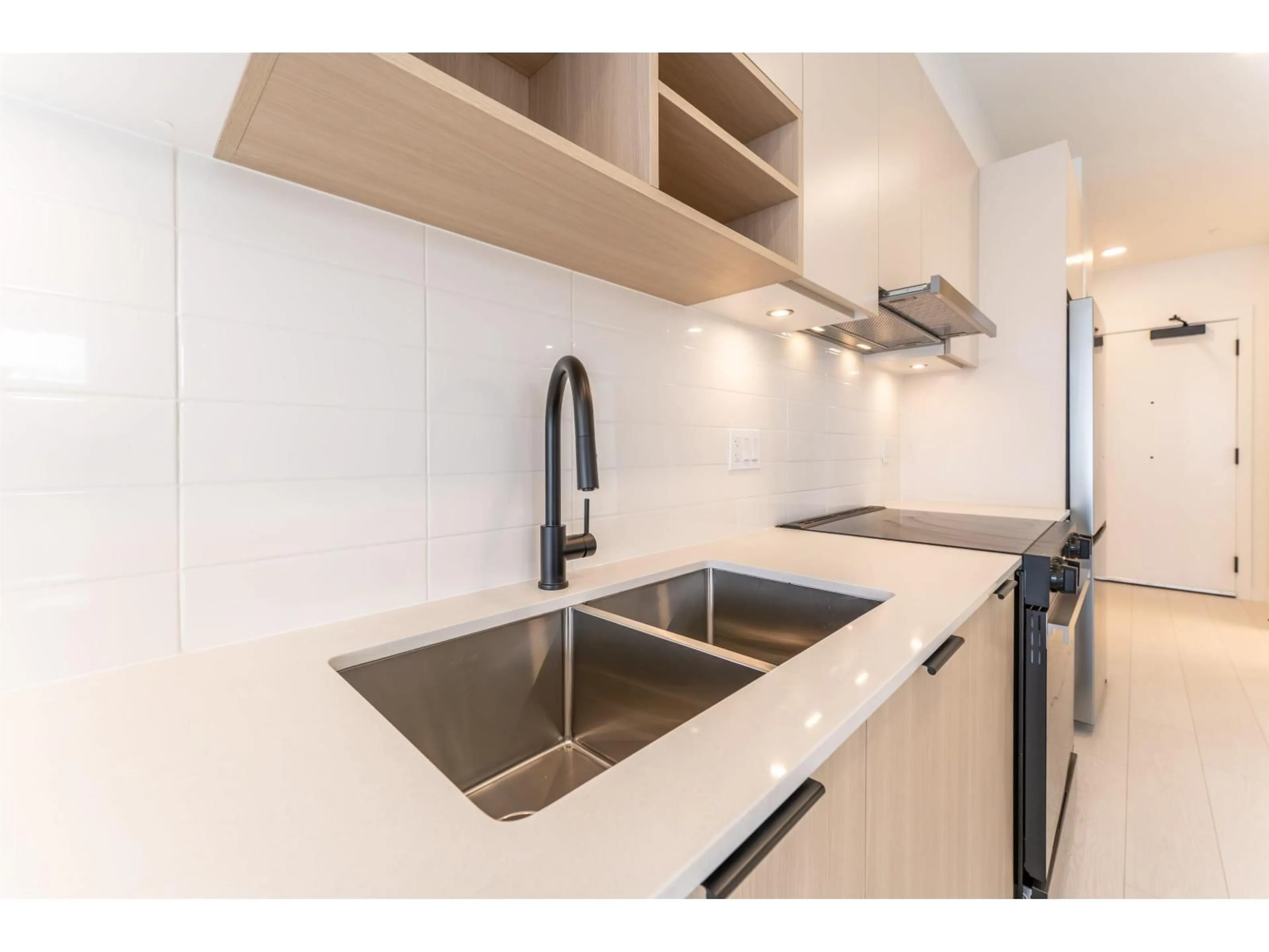 Standard kitchen, unknown for 512 - 10466 138A STREET, Surrey British Columbia V3T0W3