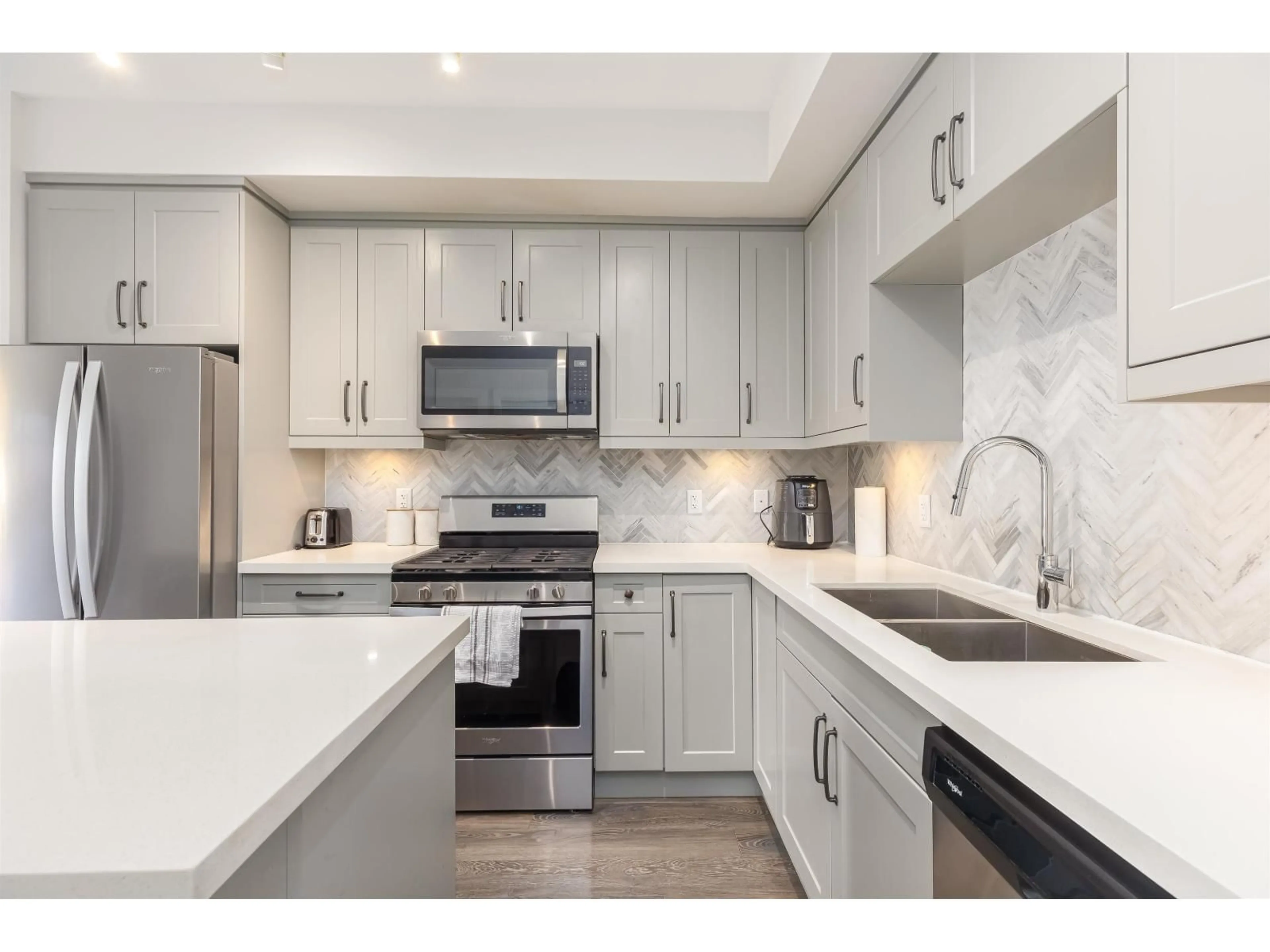 Open concept kitchen, ceramic/tile floor for 303 - 14605 MCDOUGALL DRIVE, Surrey British Columbia V4P0G7