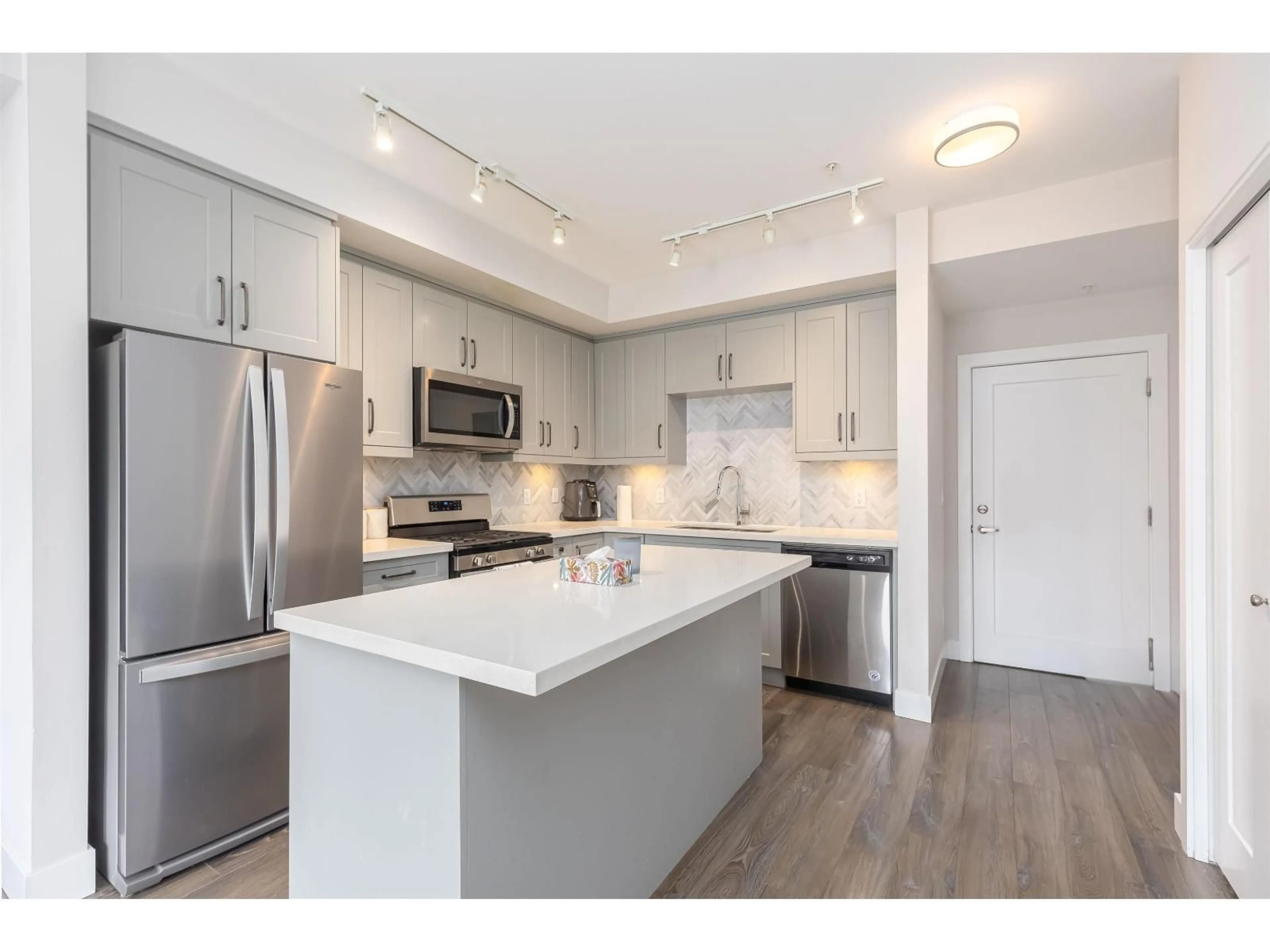 Open concept kitchen, unknown for 303 - 14605 MCDOUGALL DRIVE, Surrey British Columbia V4P0G7