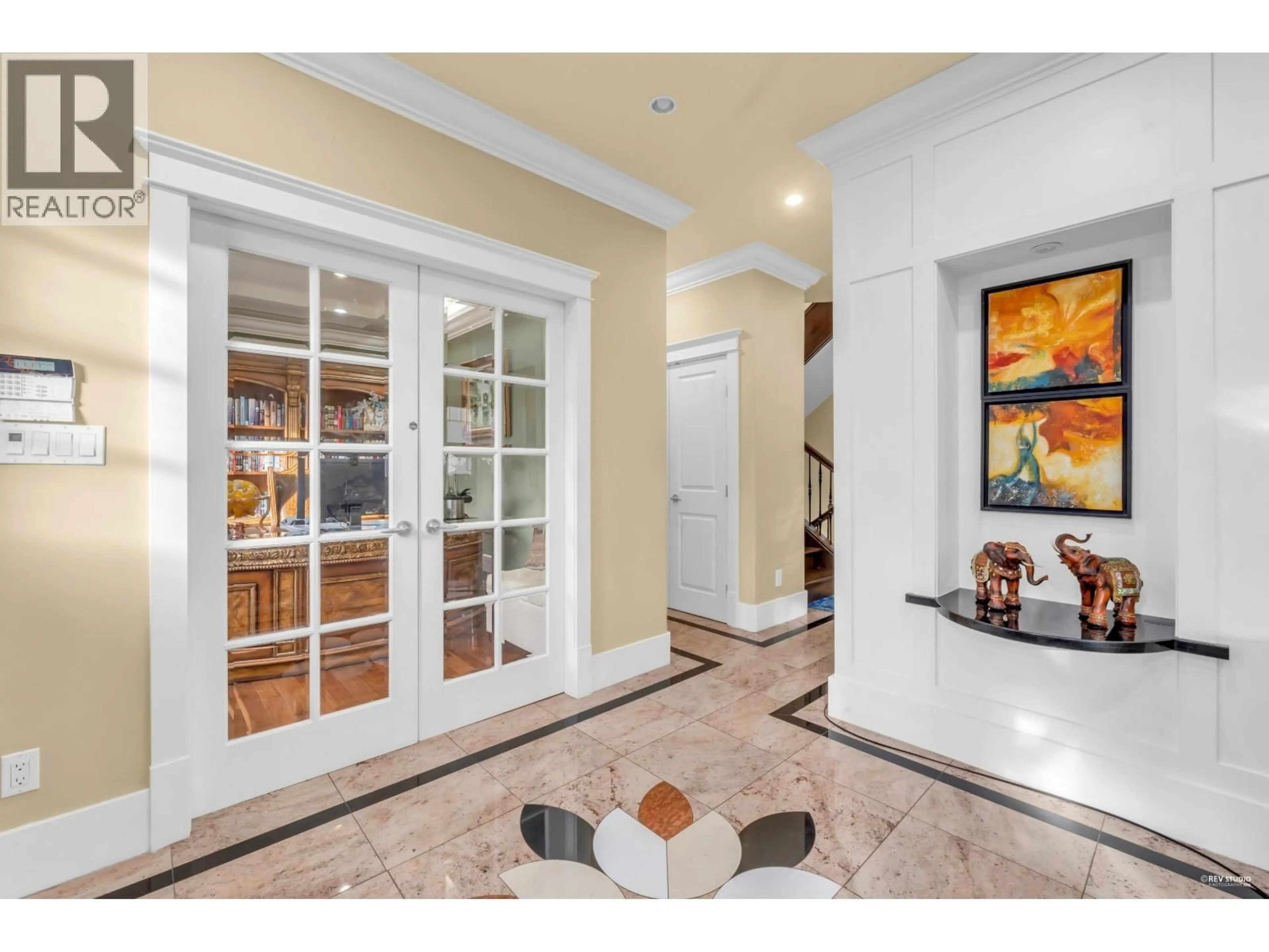 Indoor entryway for 2139 22ND AVENUE, Vancouver British Columbia V6L1L4