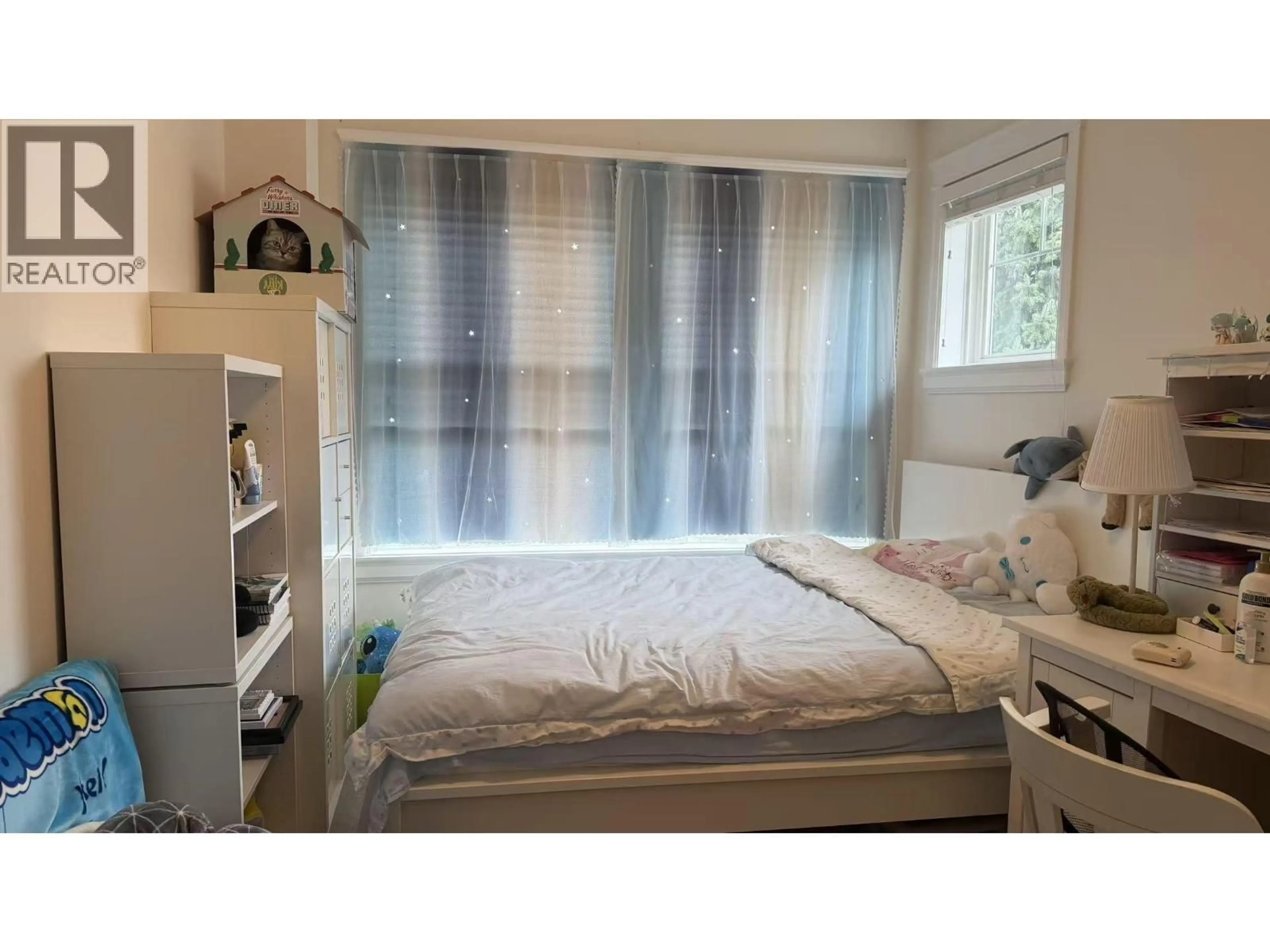 Bedroom with bed, wood/laminate floor for 9 - 9100 NO. 3 ROAD, Richmond British Columbia V7A1V9