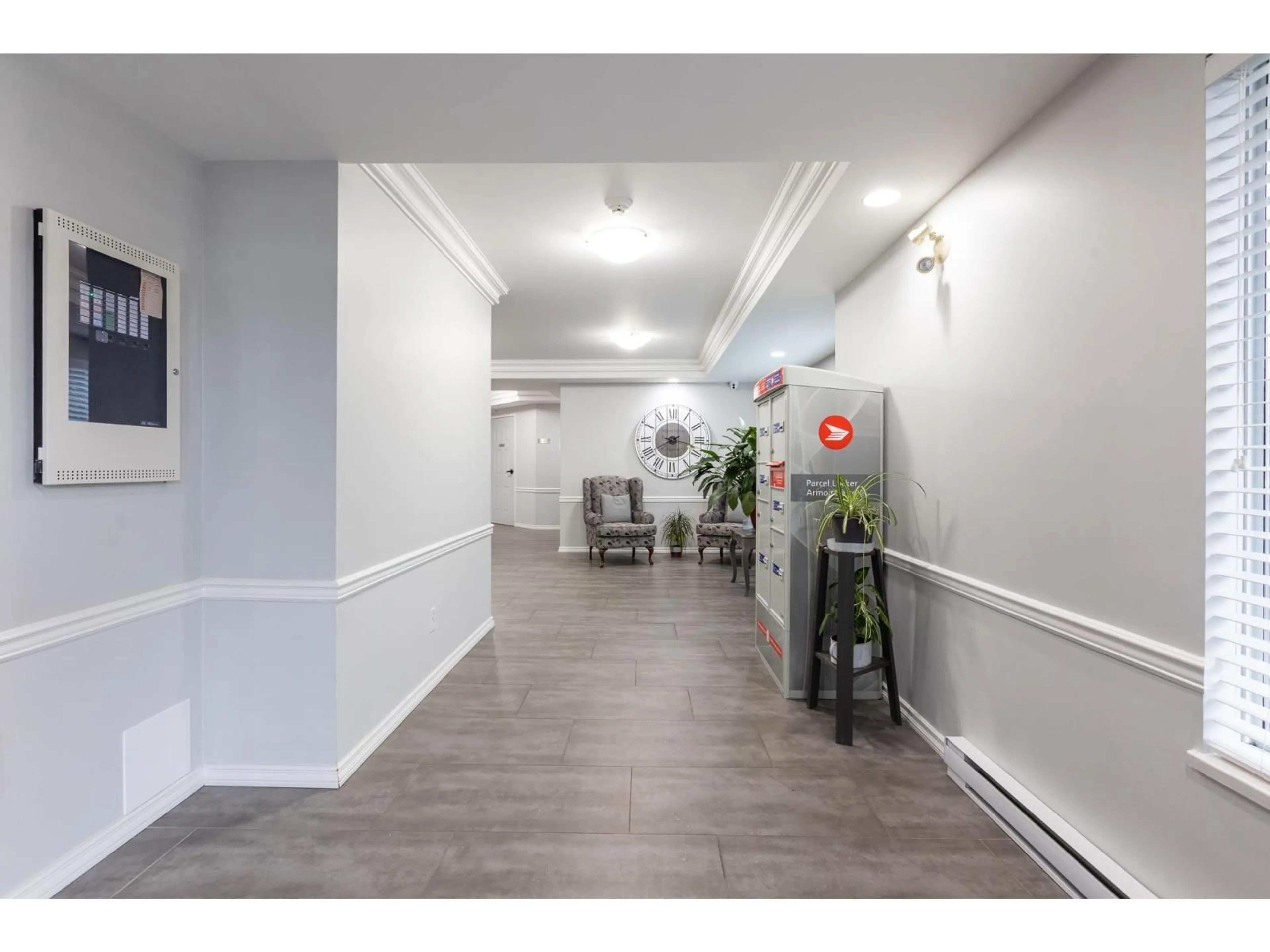Indoor foyer for 501 - 45765 SPADINA AVENUE, Chilliwack British Columbia V2P1T5