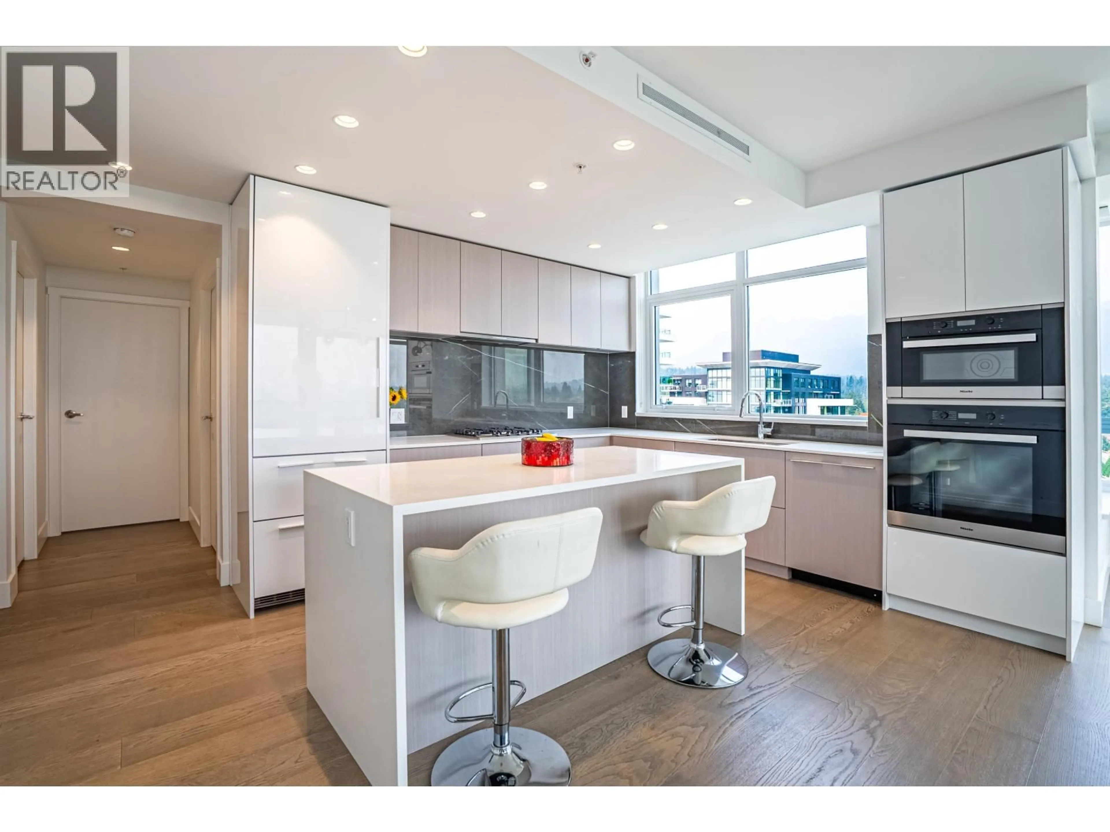 Contemporary kitchen, unknown for 1601 - 1632 LIONS GATE LANE, North Vancouver British Columbia V7P0E2