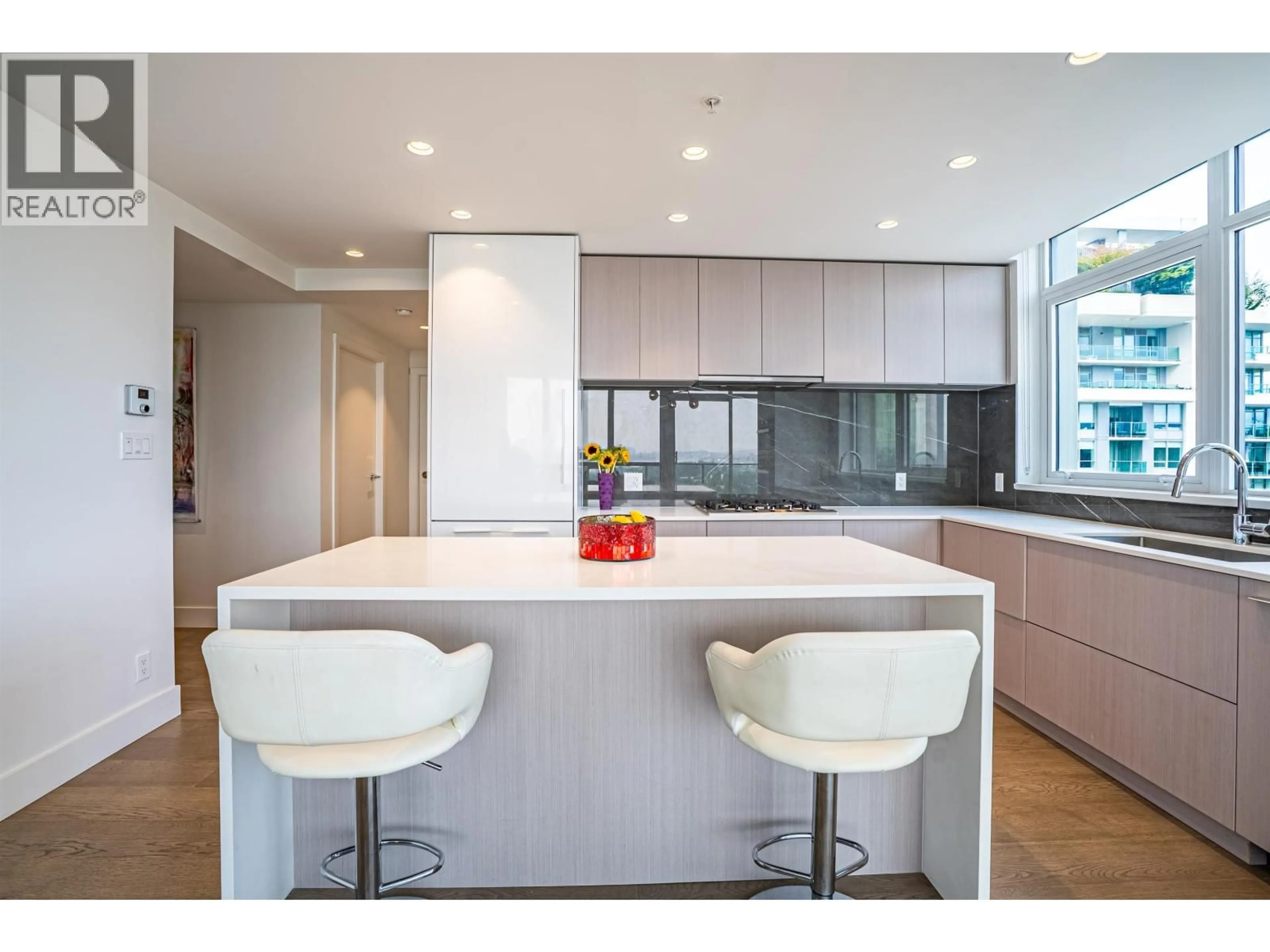 Contemporary kitchen, unknown for 1601 - 1632 LIONS GATE LANE, North Vancouver British Columbia V7P0E2