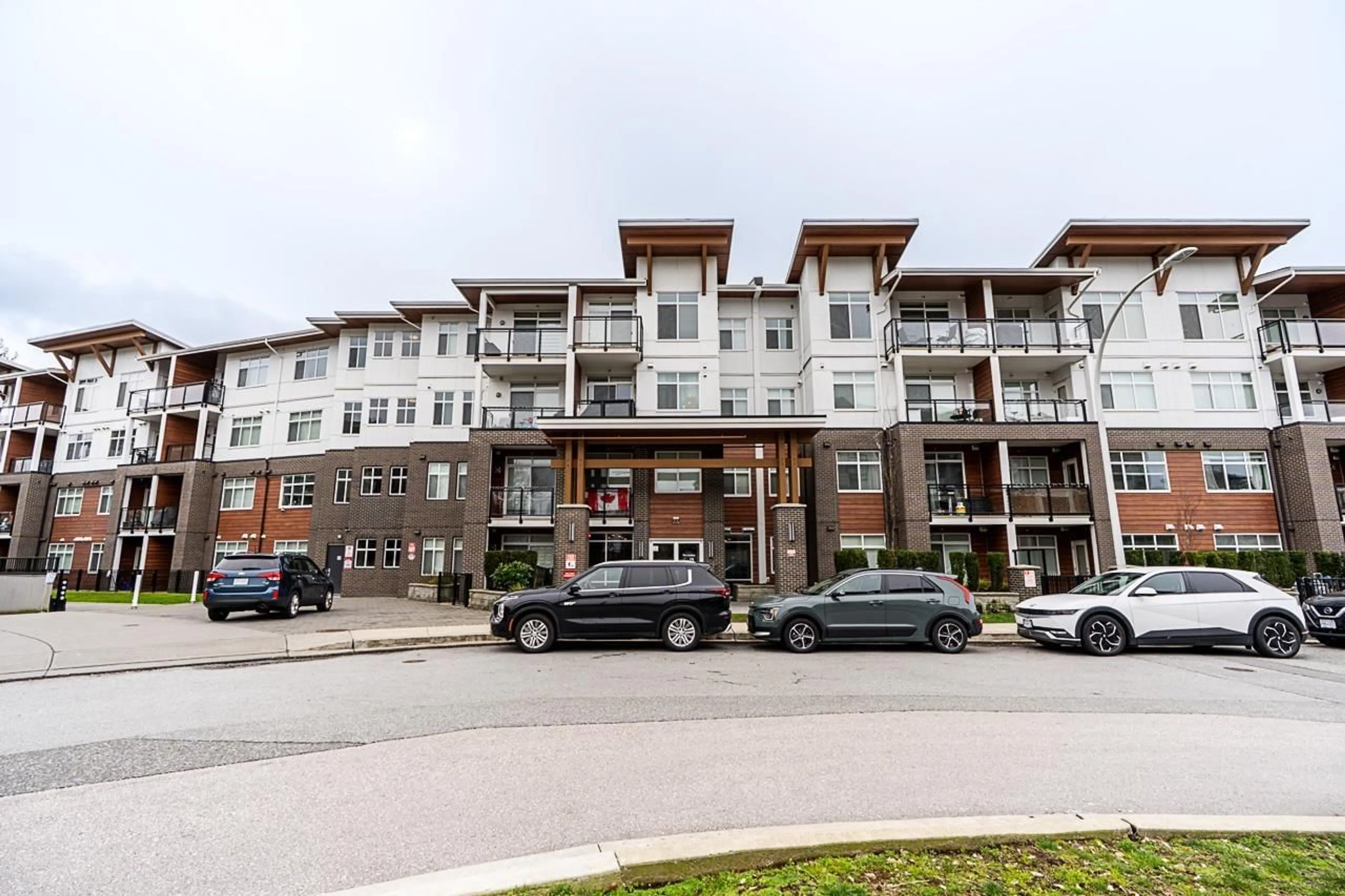A pic from outside/outdoor area/front of a property/back of a property/a pic from drone, building for 315 - 5415 BRYDON CRESCENT, Langley British Columbia V3A0N4