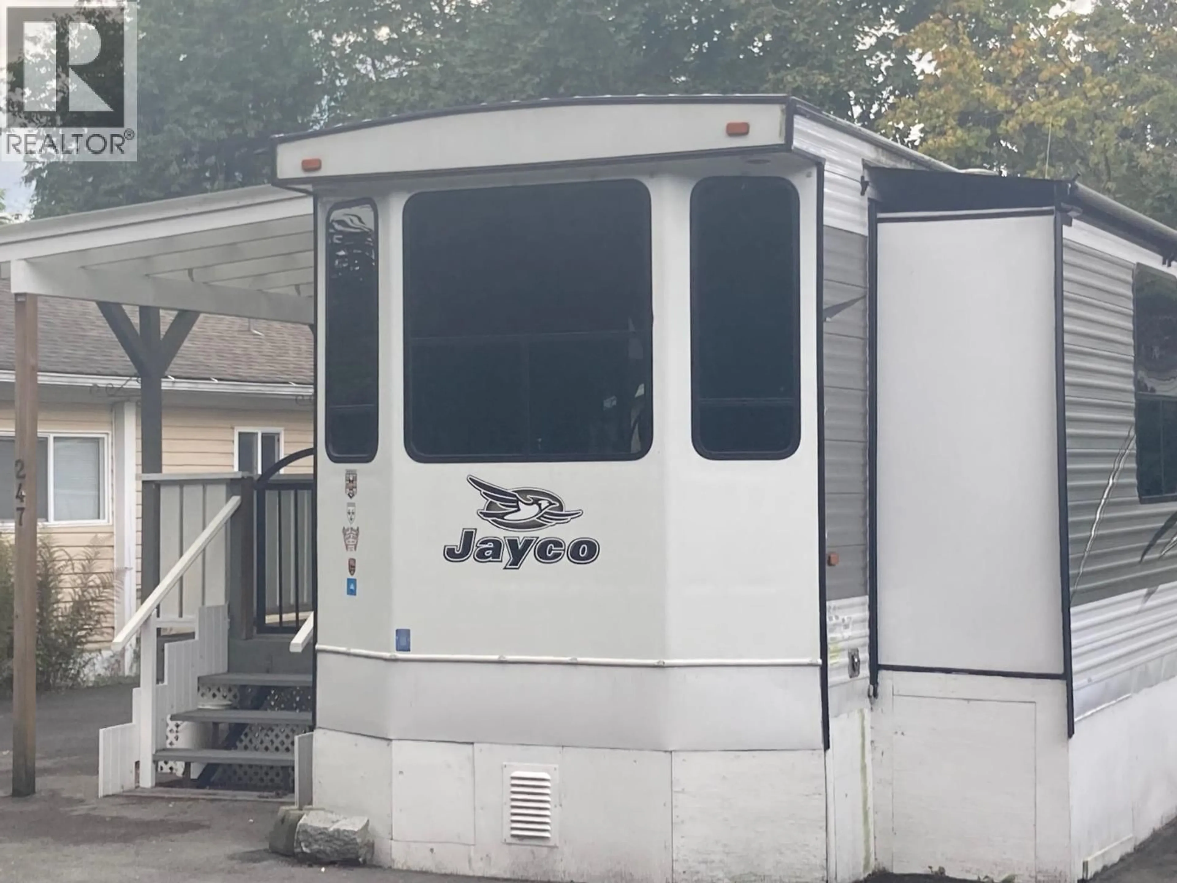 Patio, street for 247 TOMAHAWK AVENUE, West Vancouver British Columbia V7P1C4