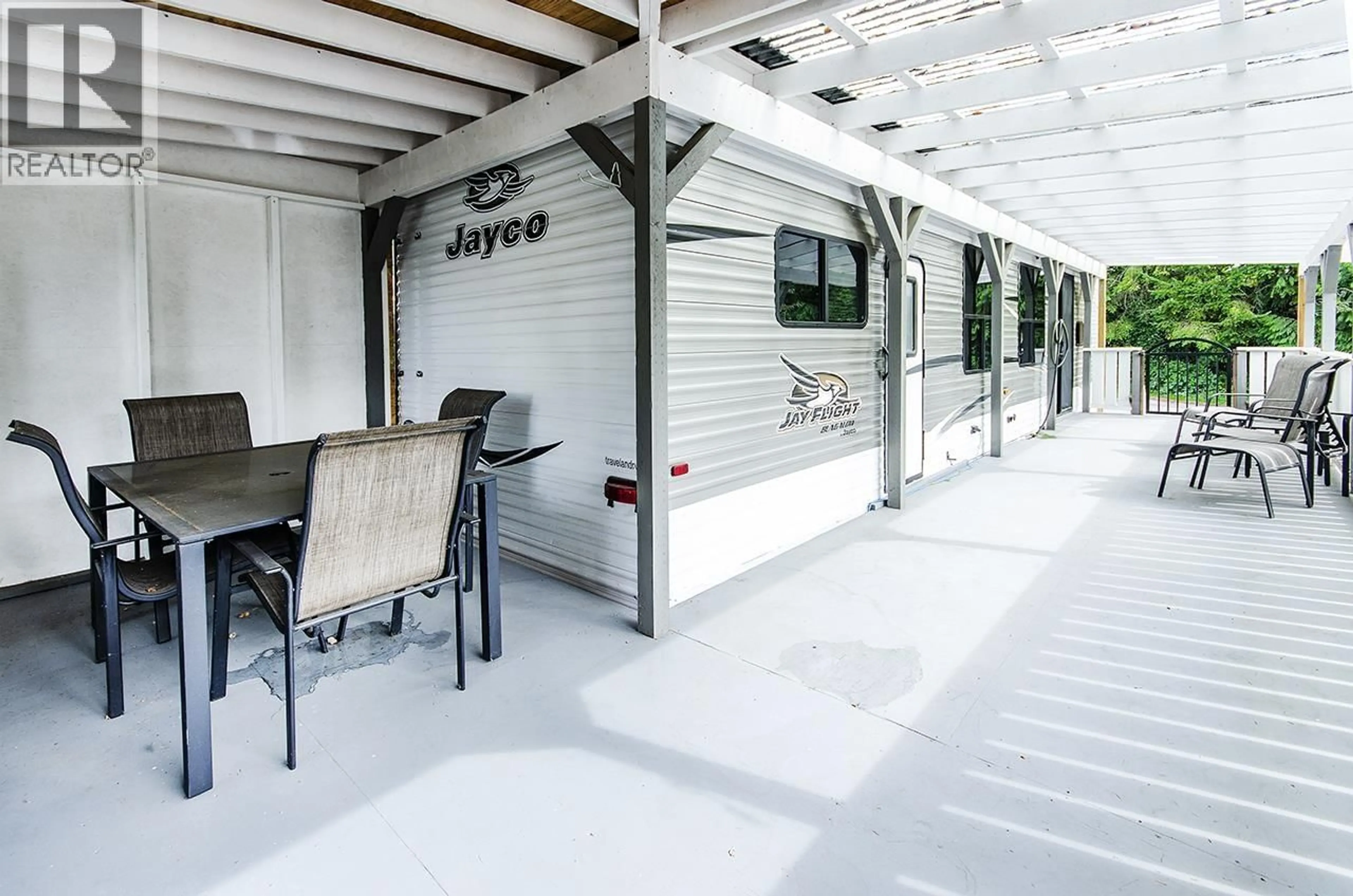 Patio, street for 247 TOMAHAWK AVENUE, West Vancouver British Columbia V7P1C4