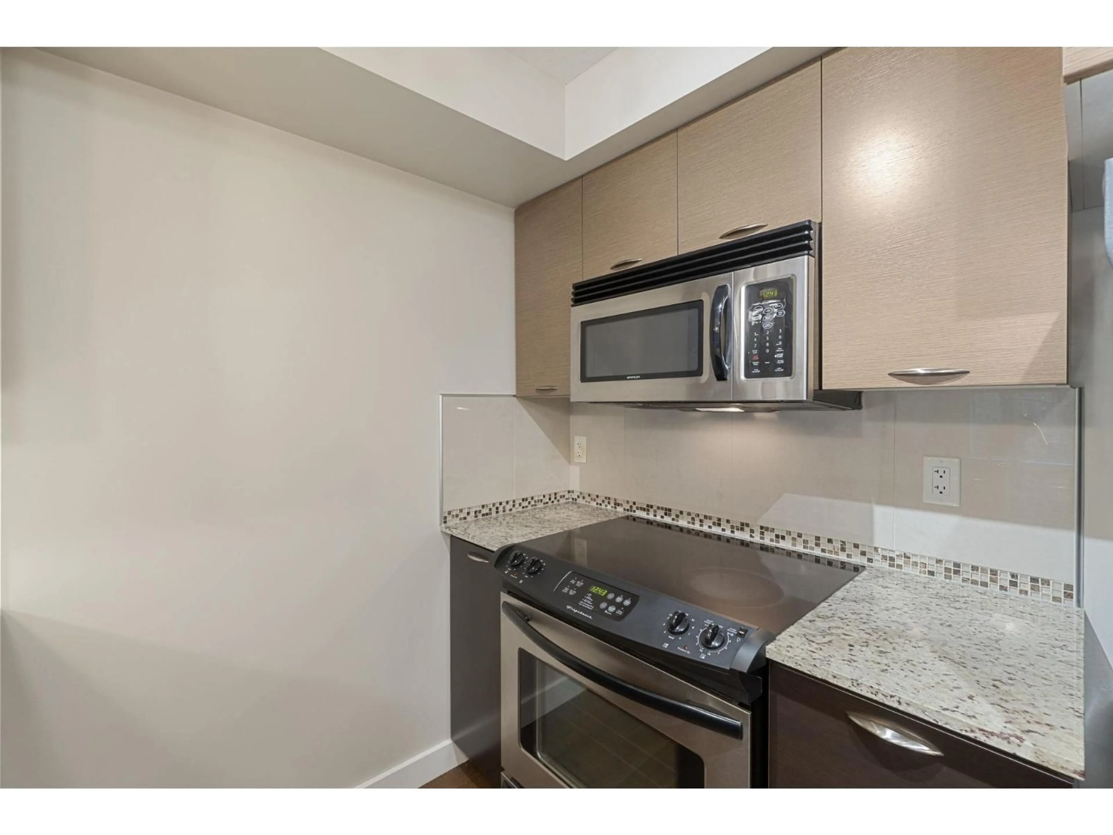 Standard kitchen, unknown for 118 - 2233 MCKENZIE ROAD, Abbotsford British Columbia V2S4A1