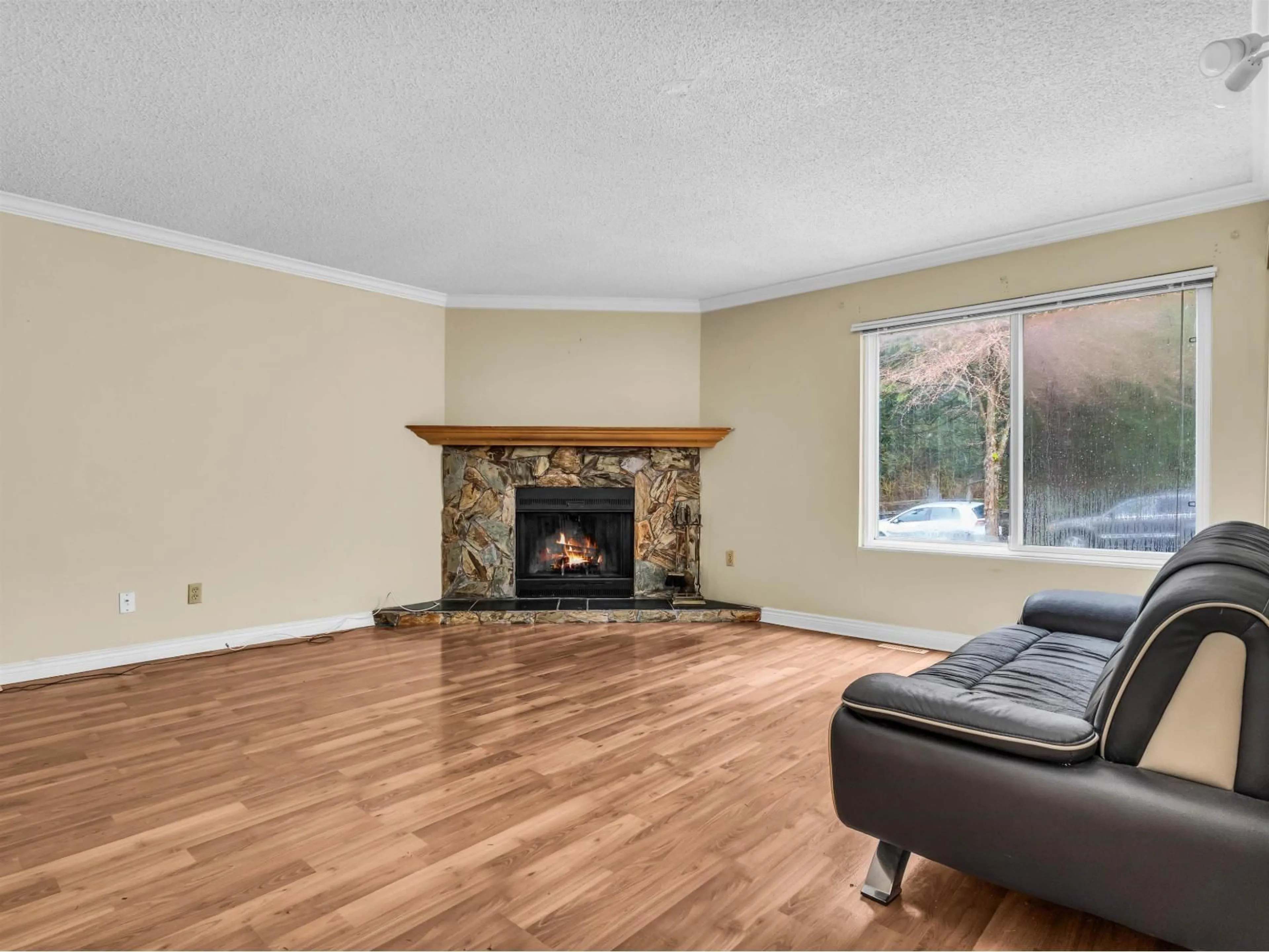Living room with furniture, unknown for 14783 101 AVENUE, Surrey British Columbia V3R7H7