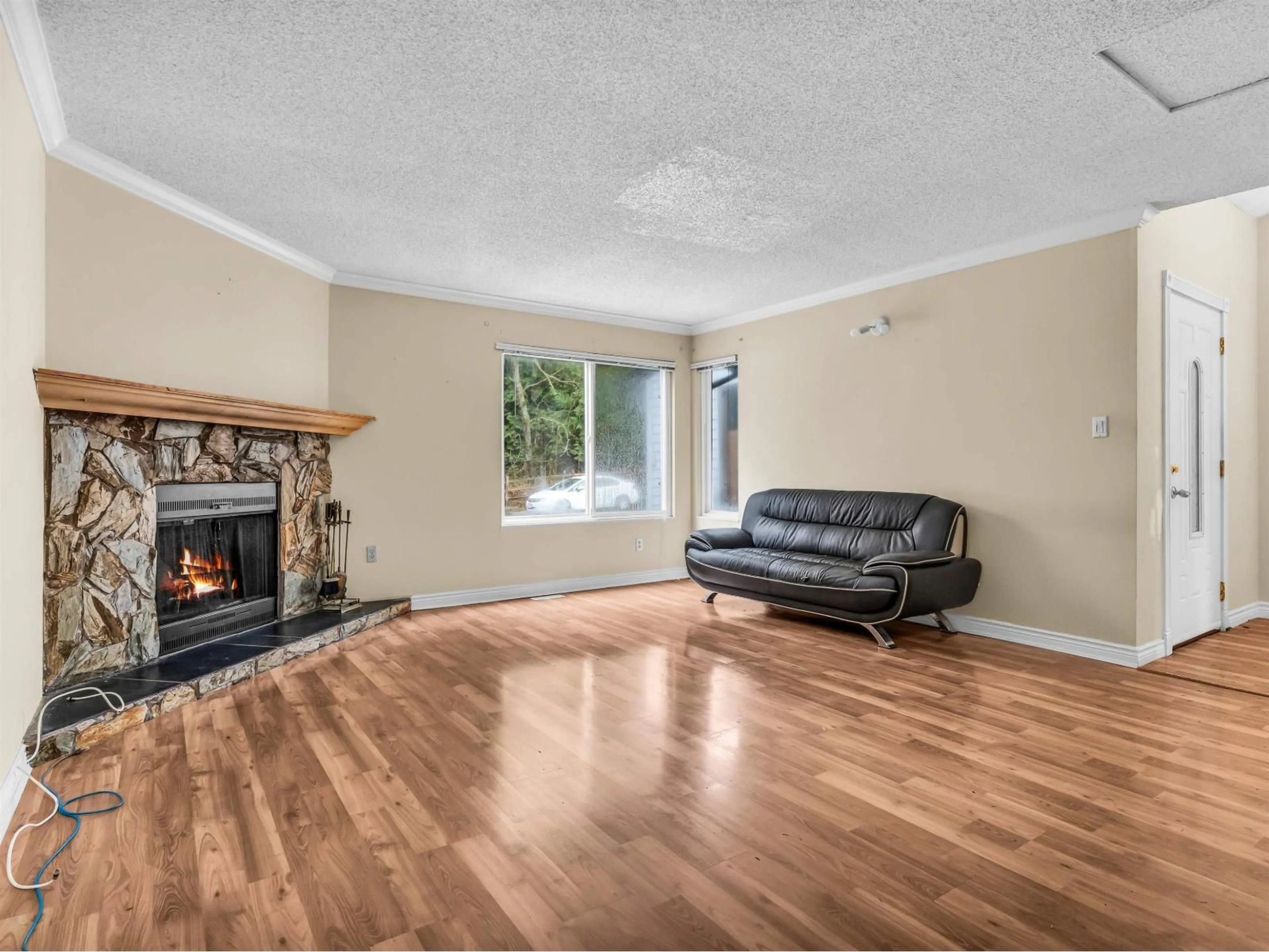Living room with furniture, wood/laminate floor for 14783 101 AVENUE, Surrey British Columbia V3R7H7