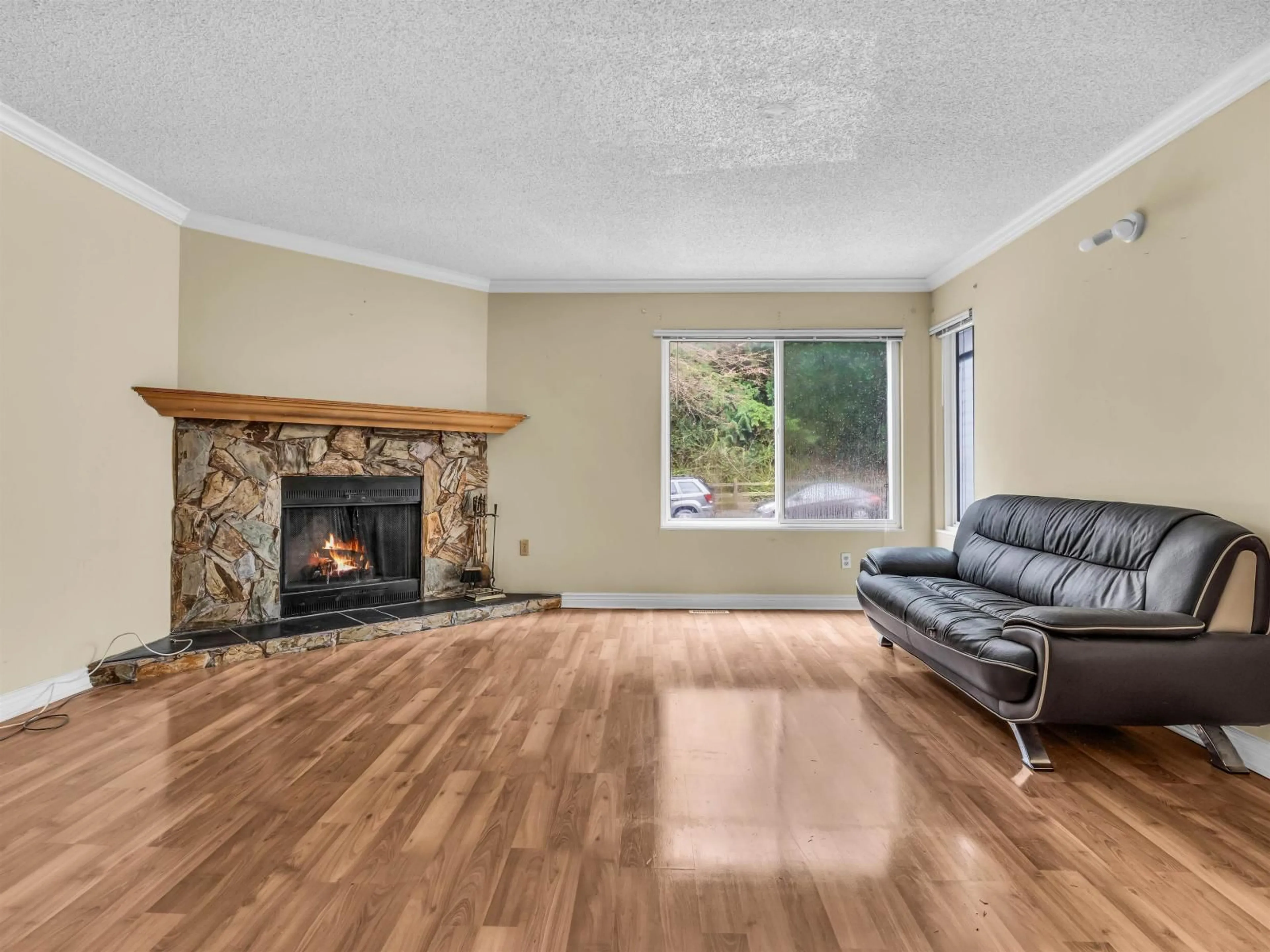 Living room with furniture, wood/laminate floor for 14783 101 AVENUE, Surrey British Columbia V3R7H7