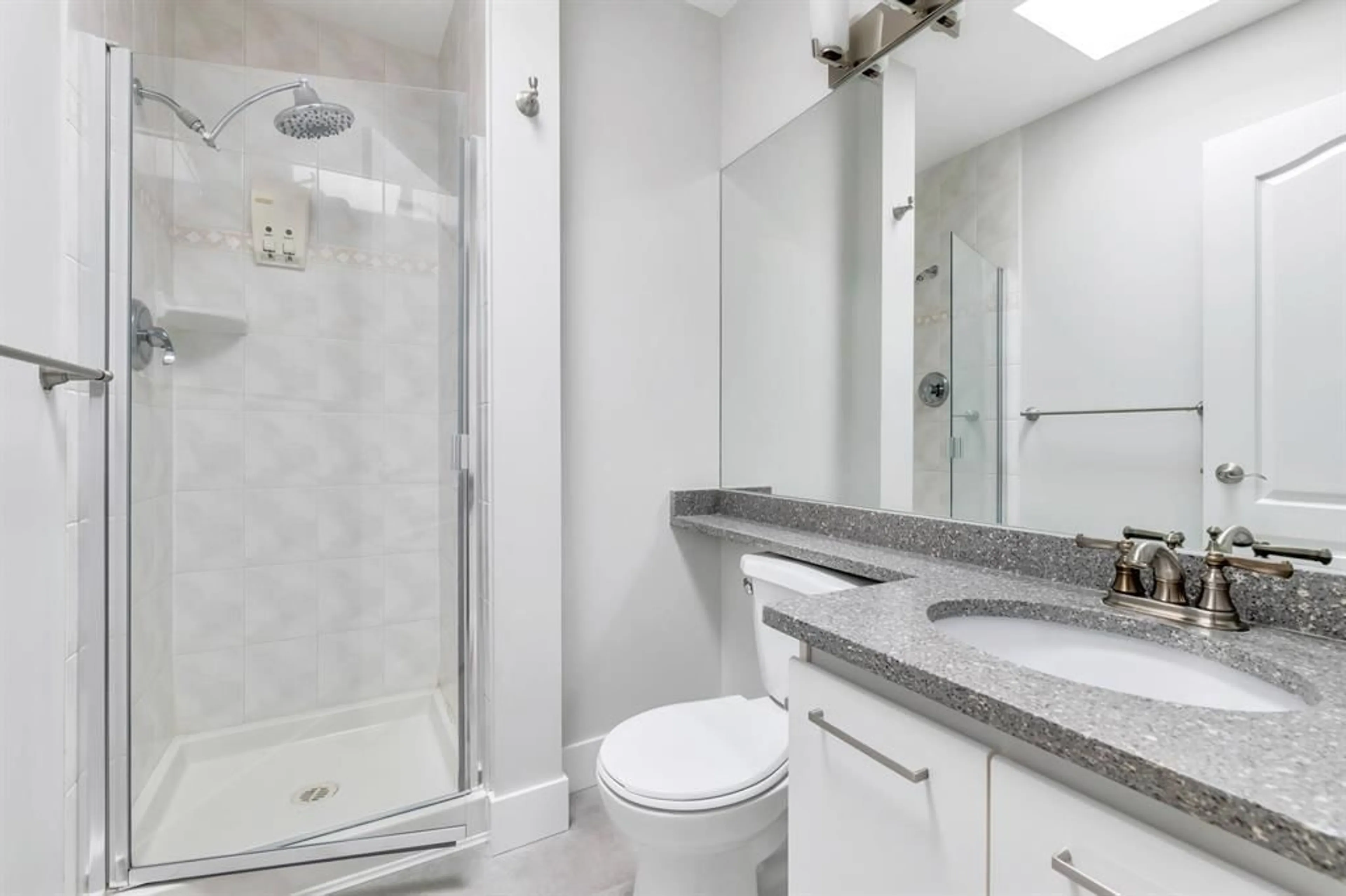 Standard bathroom, ceramic/tile floor for 310 - 14965 MARINE DRIVE, White Rock British Columbia V4B1C3