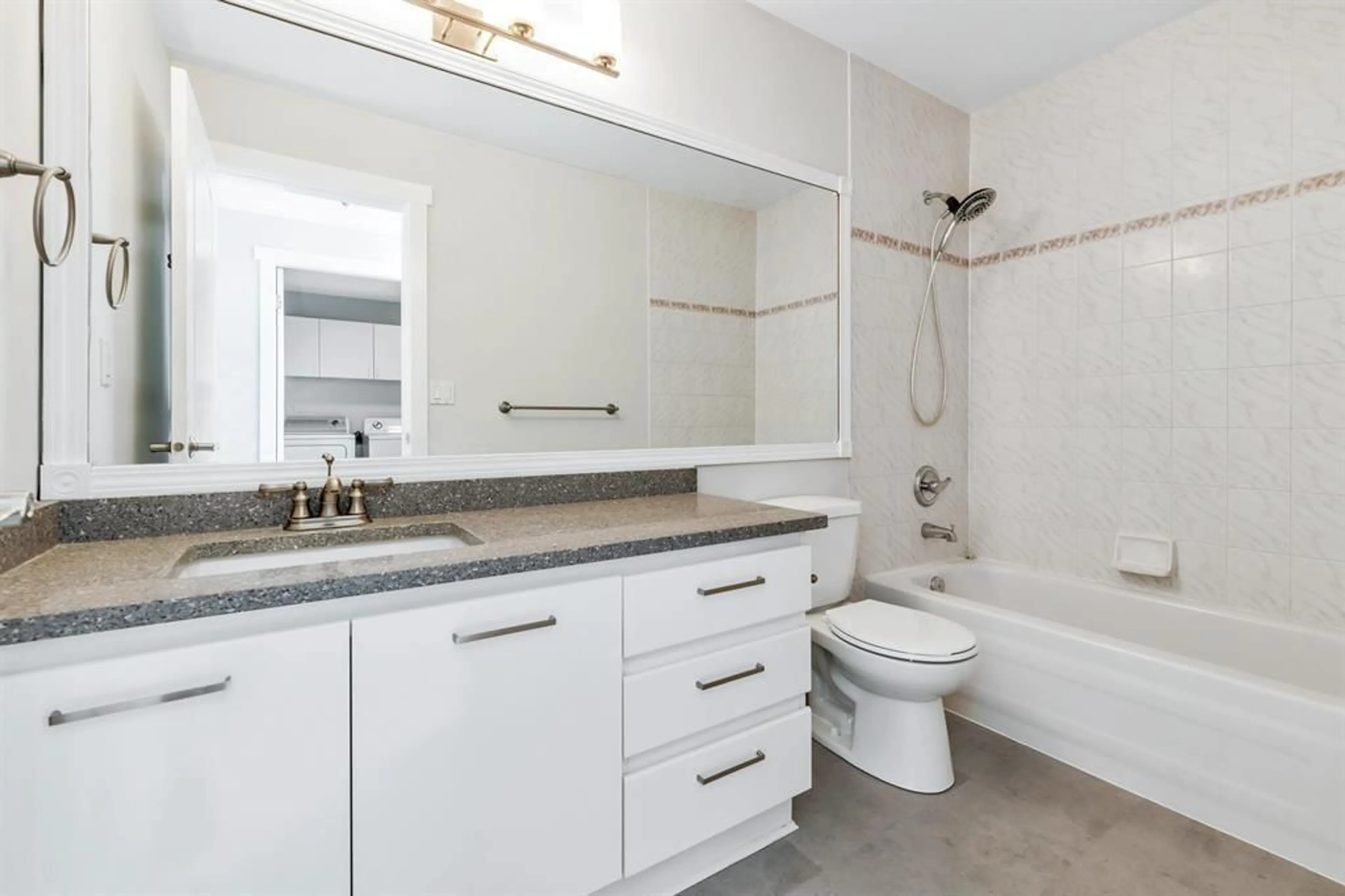 Standard bathroom, ceramic/tile floor for 310 - 14965 MARINE DRIVE, White Rock British Columbia V4B1C3
