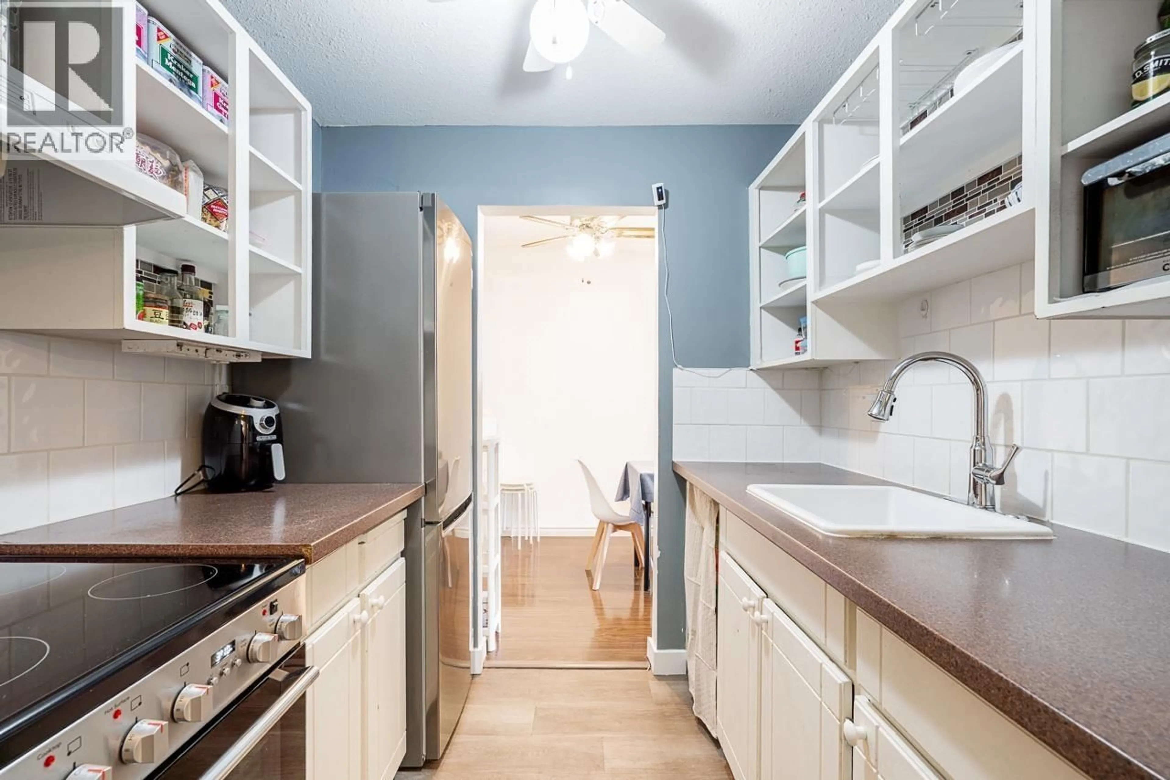 Standard kitchen, unknown for 107 - 3411 SPRINGFIELD DRIVE, Richmond British Columbia V7E1Z1