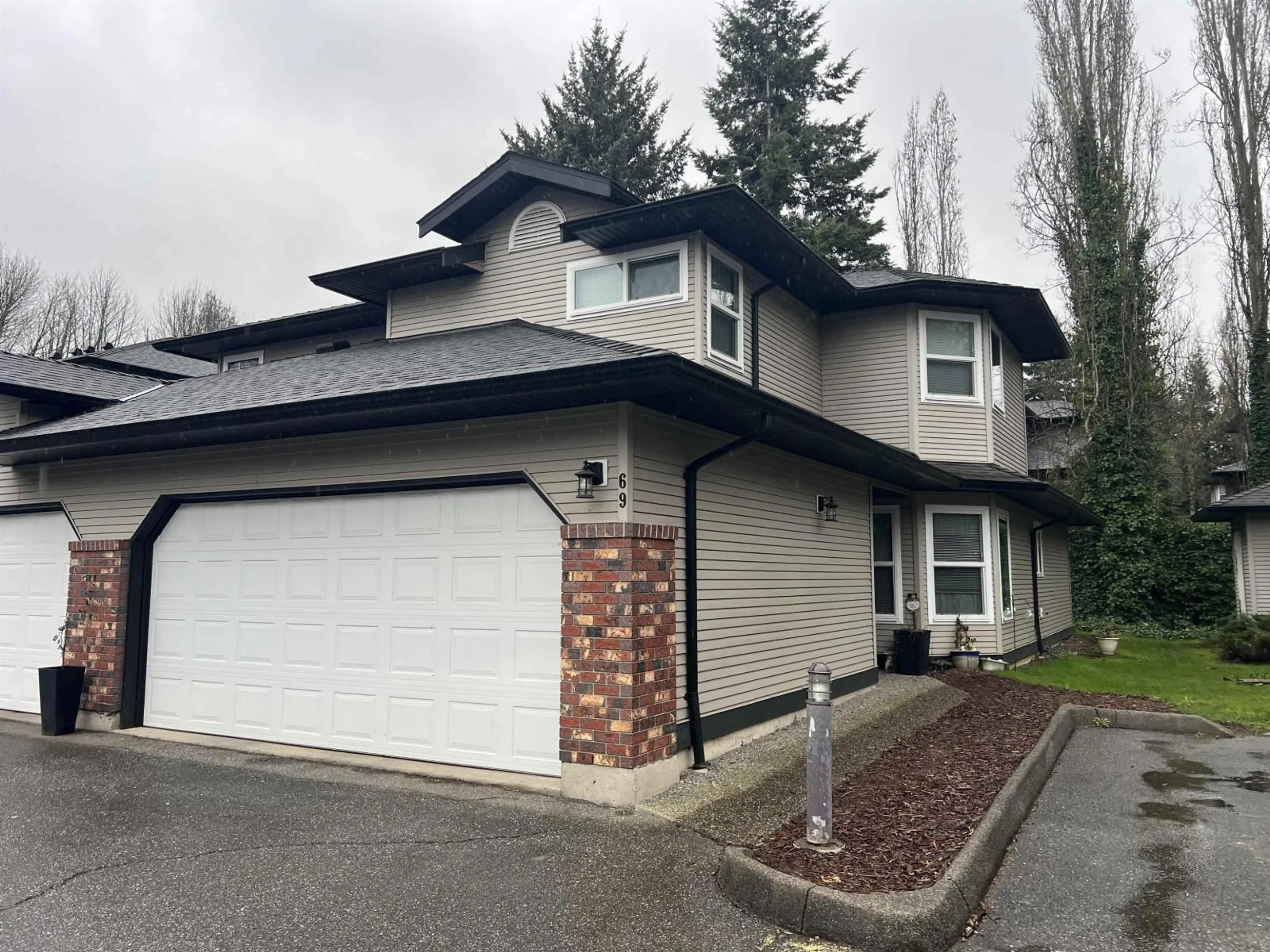 Home with vinyl exterior material, street for 69 - 36060 OLD YALE ROAD, Abbotsford British Columbia V3G2E9