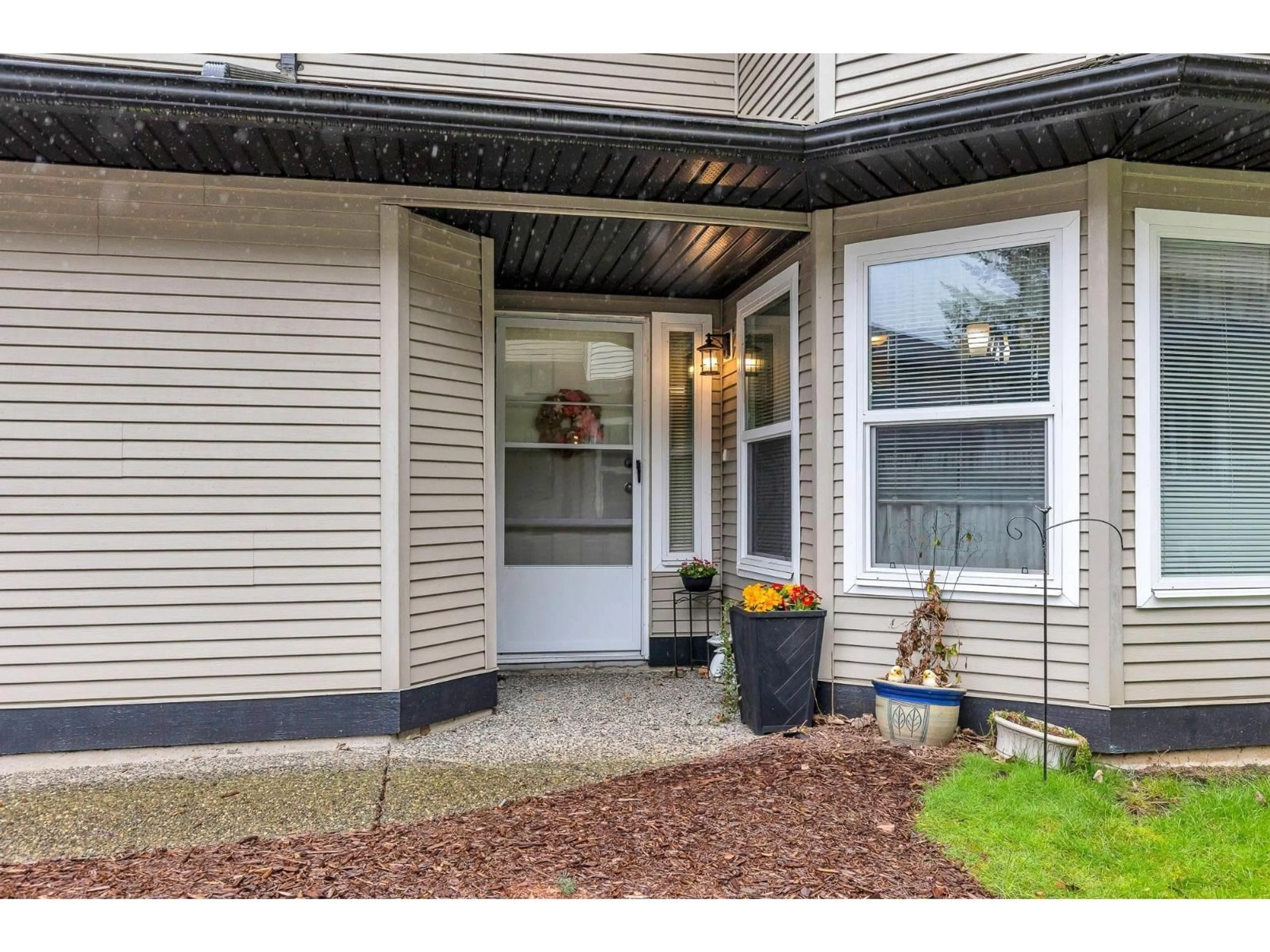 Indoor entryway for 69 - 36060 OLD YALE ROAD, Abbotsford British Columbia V3G2E9