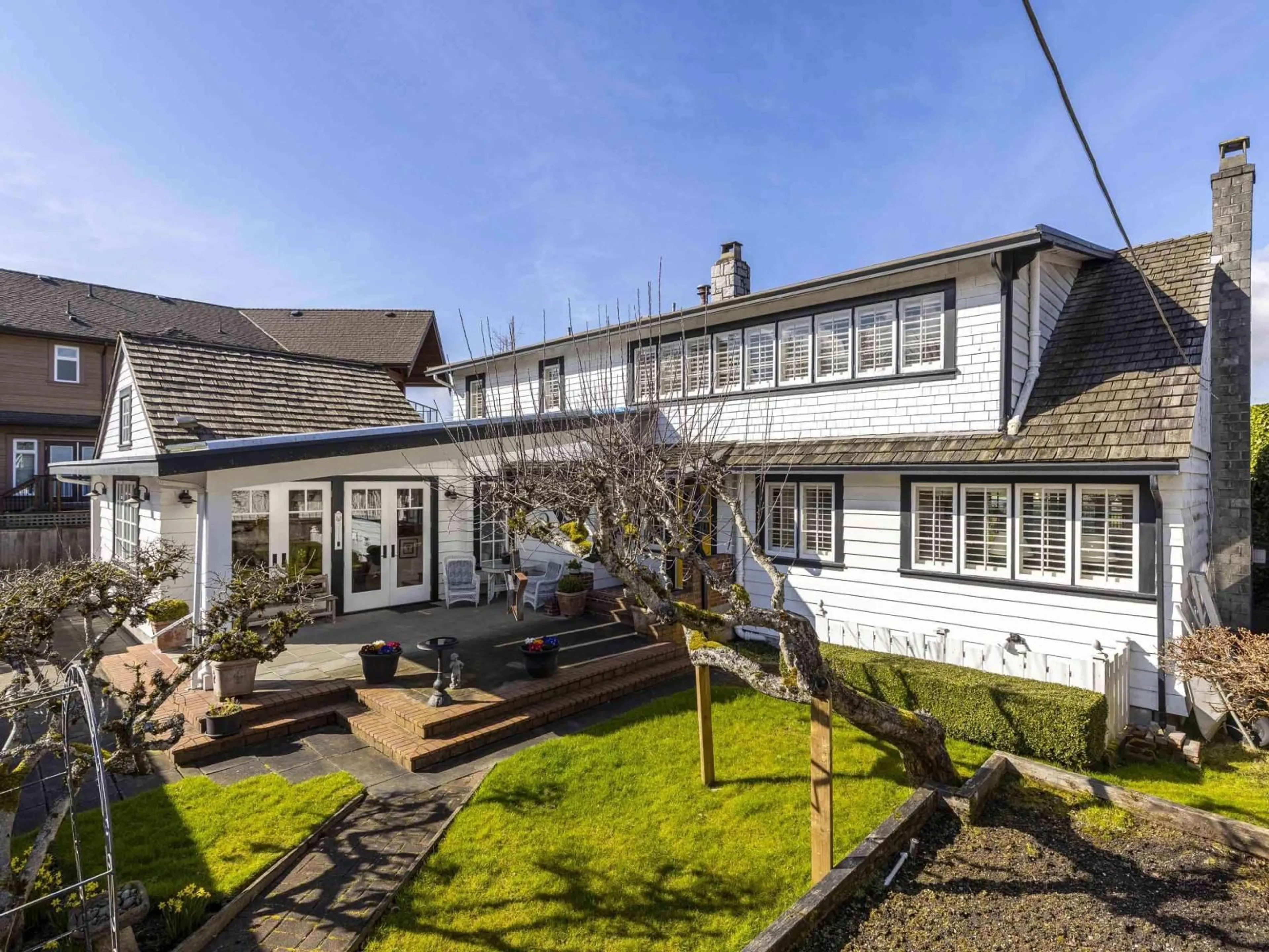 A pic from outside/outdoor area/front of a property/back of a property/a pic from drone, street for 3002 O'HARA LANE, Surrey British Columbia V4A3E6