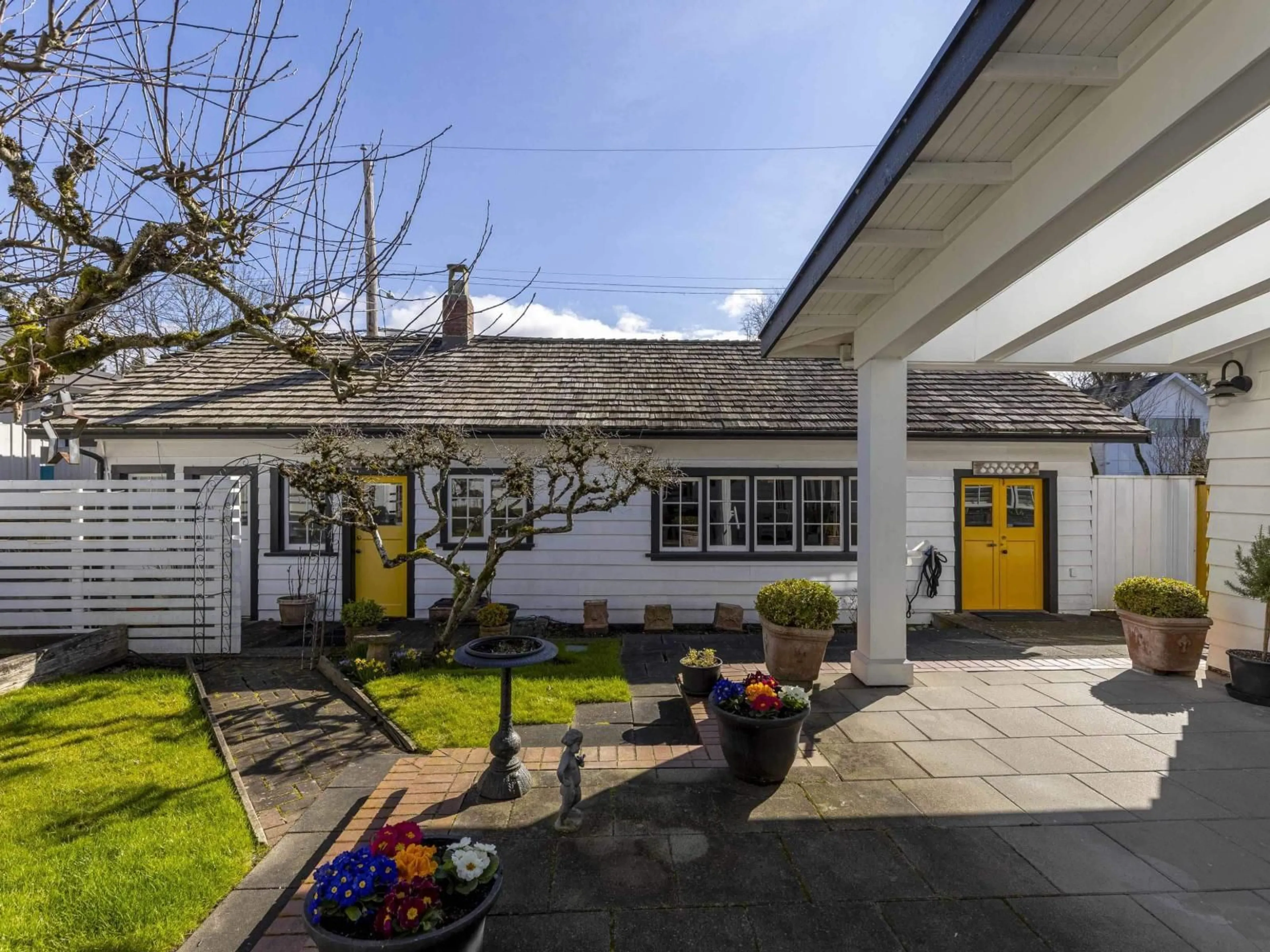 A pic from outside/outdoor area/front of a property/back of a property/a pic from drone, street for 3002 O'HARA LANE, Surrey British Columbia V4A3E6