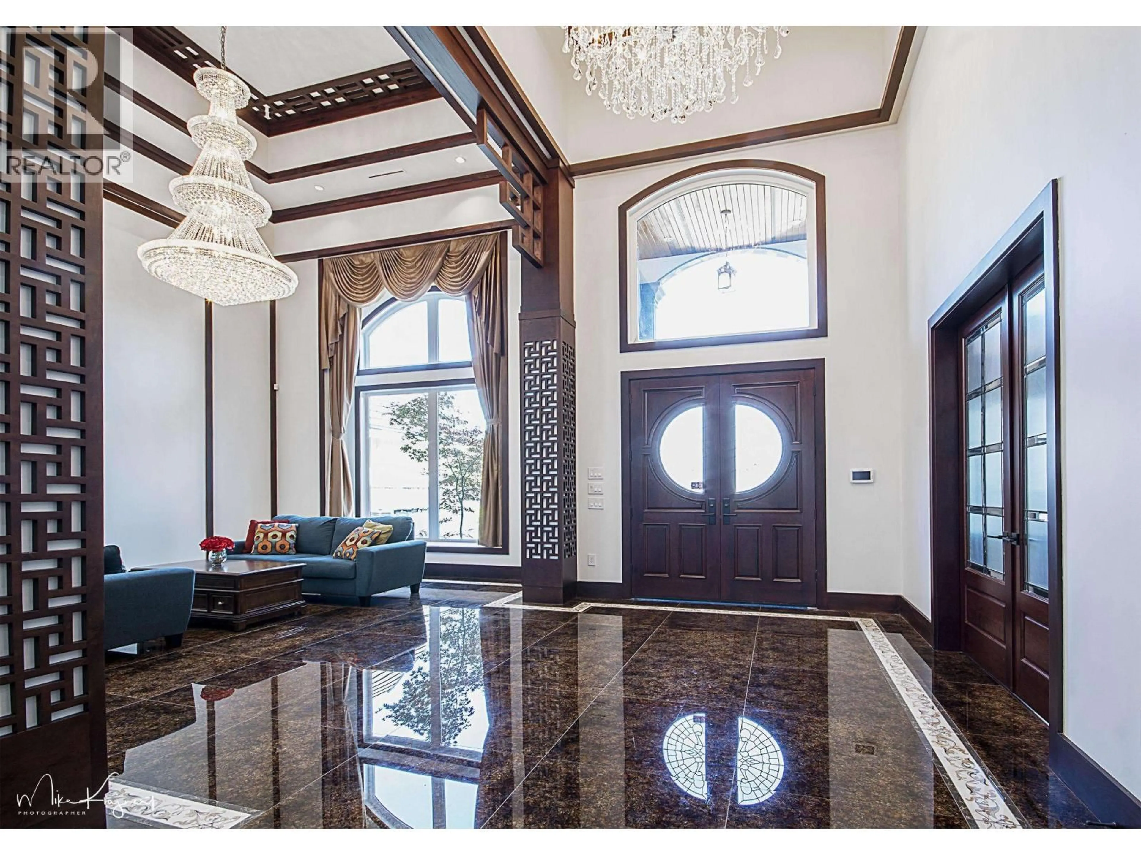 Indoor foyer for 6700 MAPLE ROAD, Richmond British Columbia V7E1G5