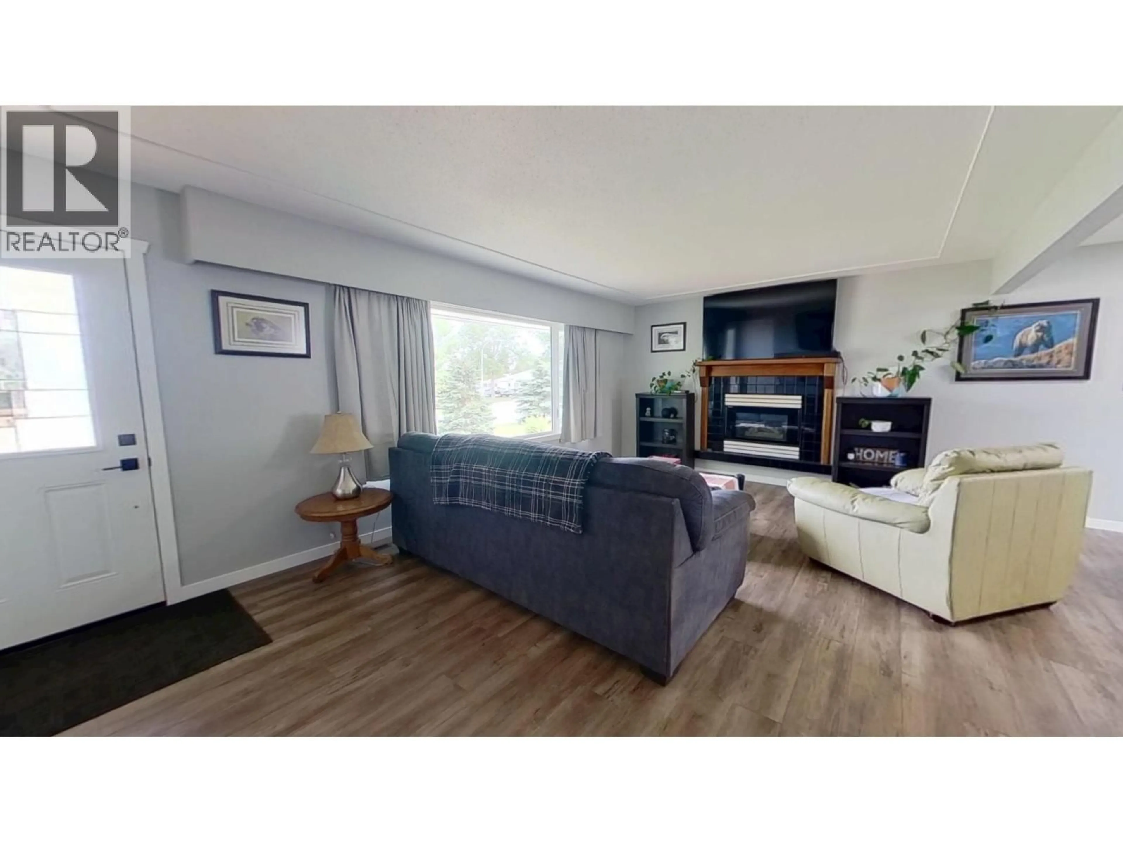 Living room with furniture, wood/laminate floor for 9507 112 AVENUE, Fort St. John British Columbia V1J2W1