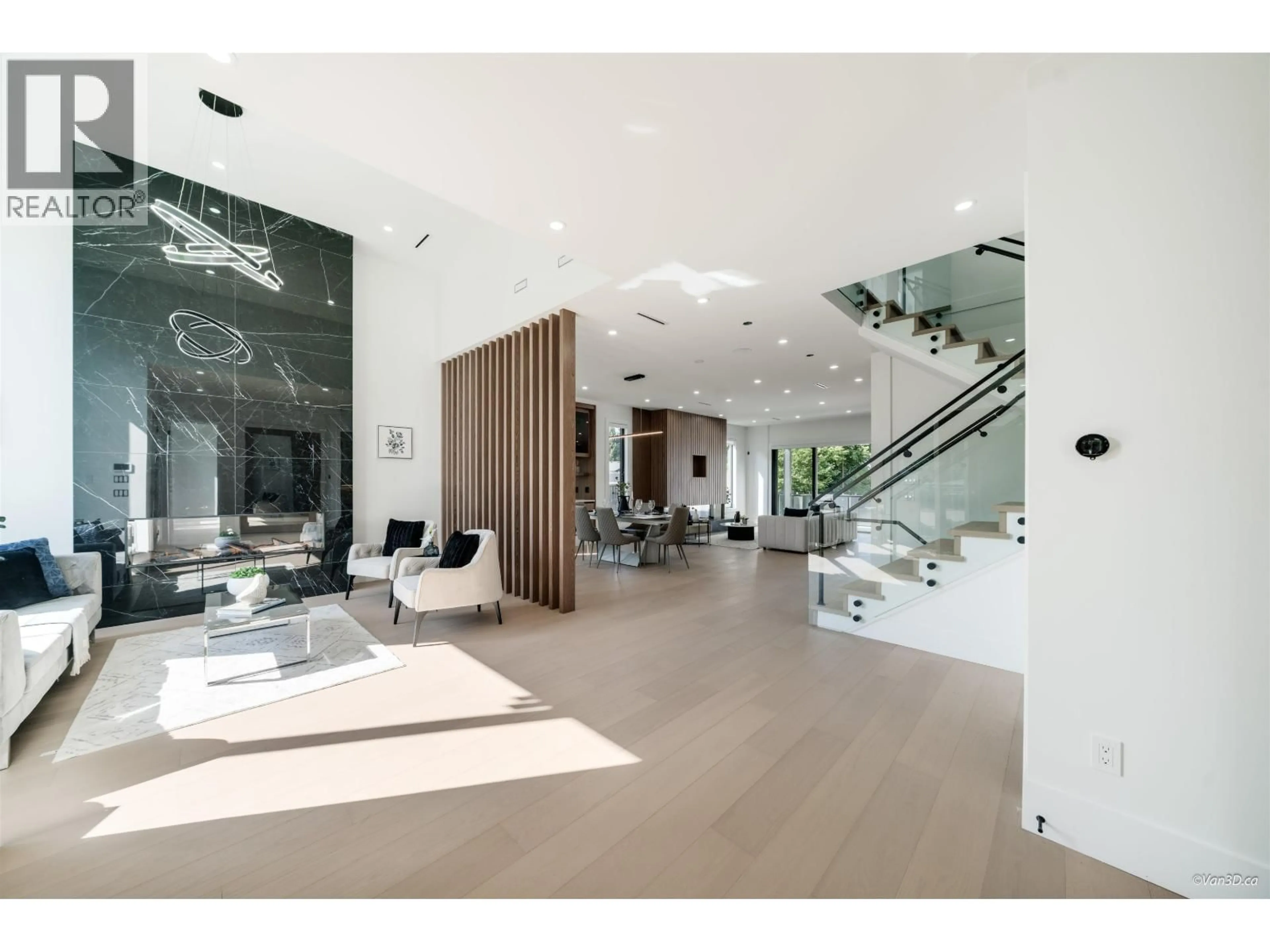 Indoor foyer for 817 CORNELL AVENUE, Coquitlam British Columbia V3J2Z3