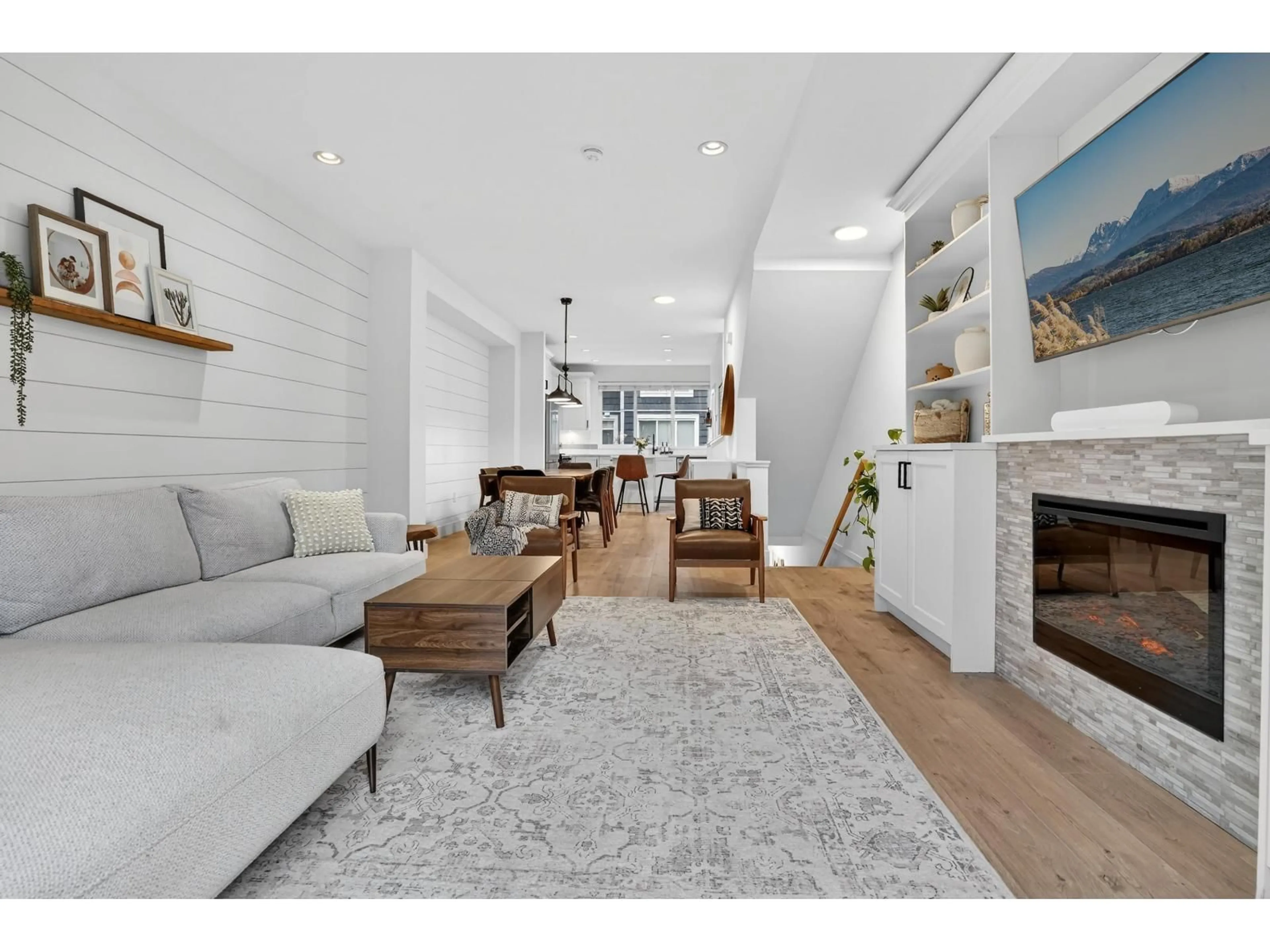 Living room with furniture, wood/laminate floor for 33 - 3039 156 STREET, Surrey British Columbia V3Z6T5