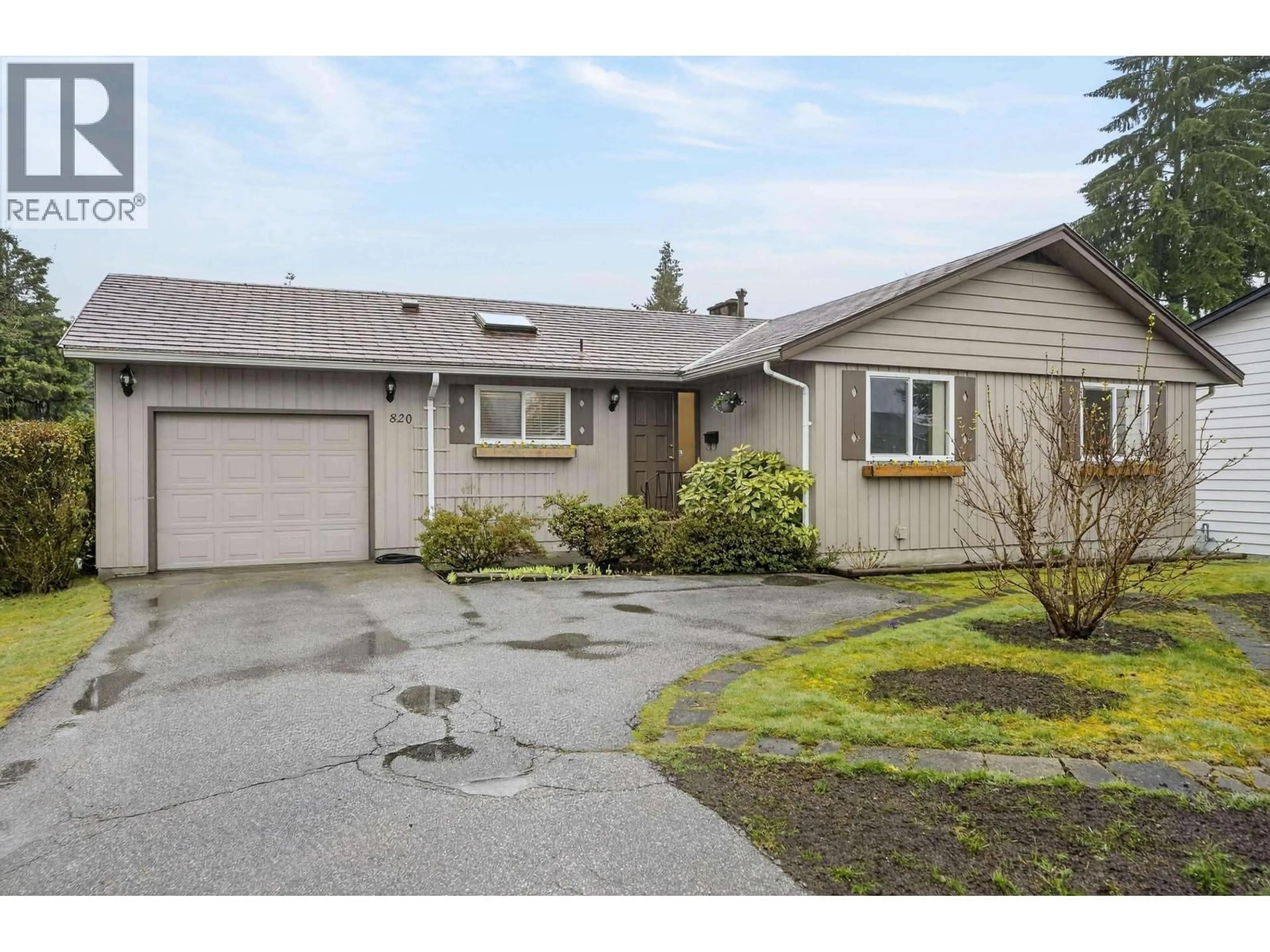 Home with vinyl exterior material, street for 820 BALLANTRAE COURT, Port Moody British Columbia V3H1A8