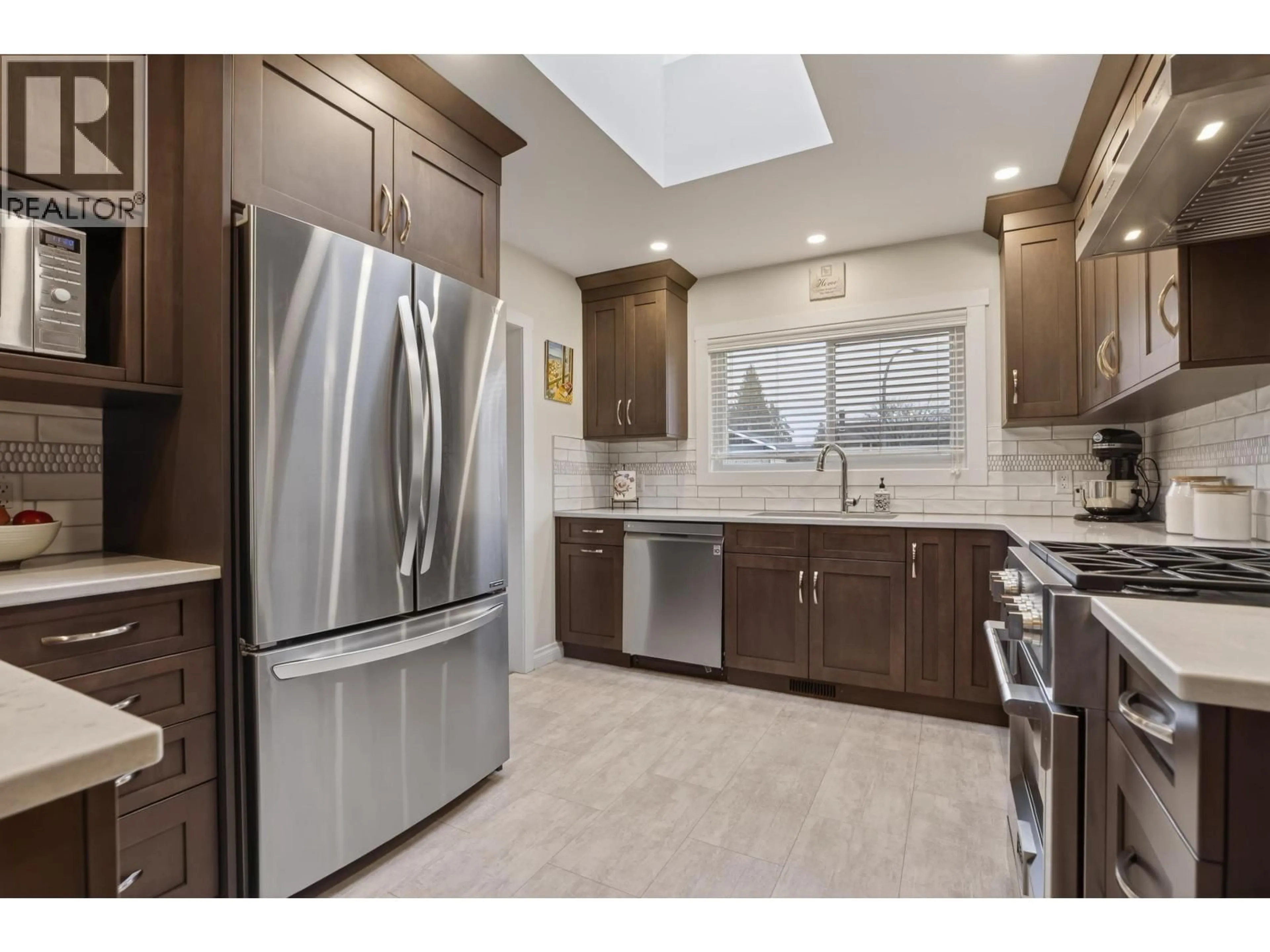 Open concept kitchen, unknown for 820 BALLANTRAE COURT, Port Moody British Columbia V3H1A8