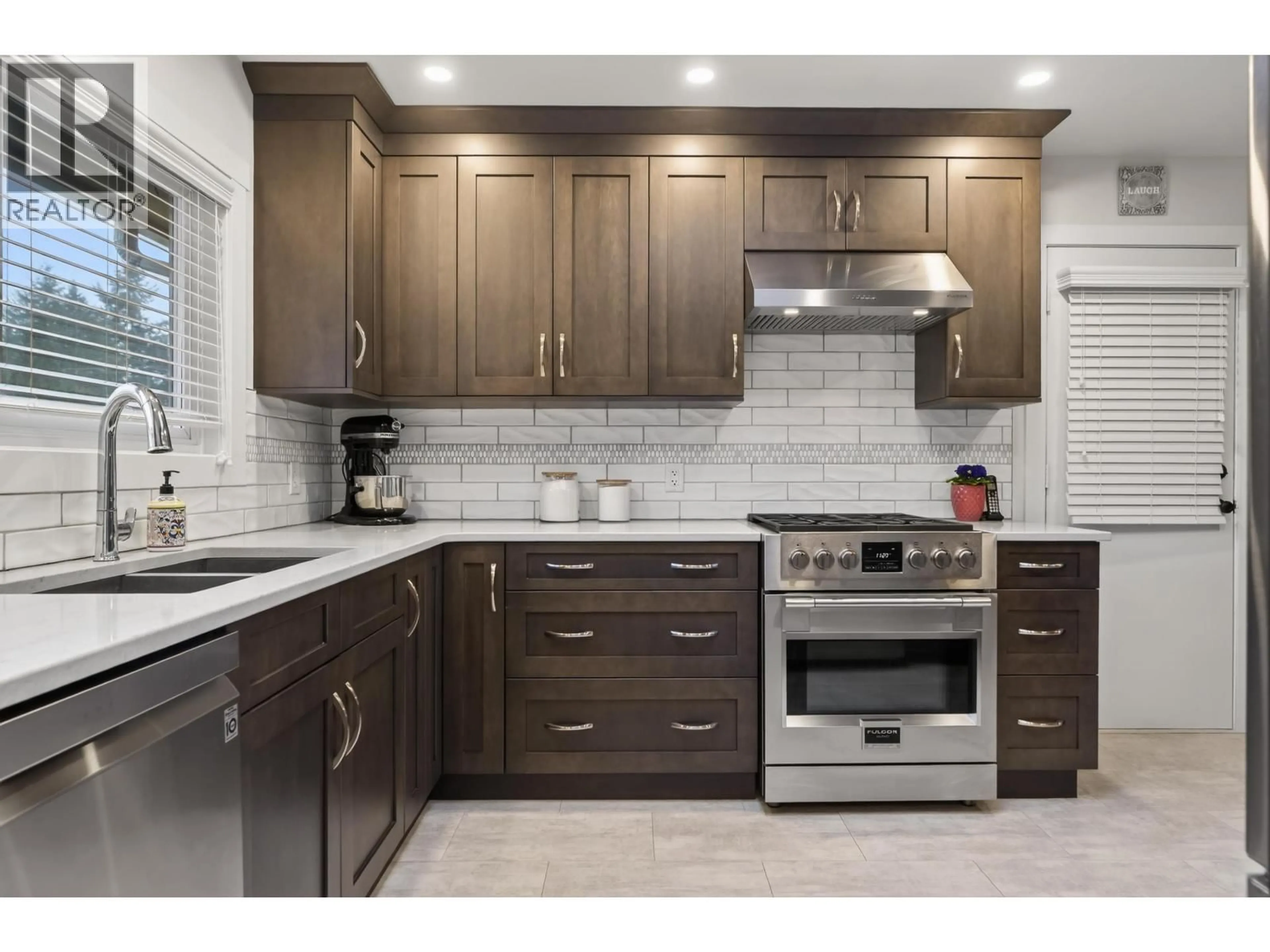 Contemporary kitchen, ceramic/tile floor for 820 BALLANTRAE COURT, Port Moody British Columbia V3H1A8