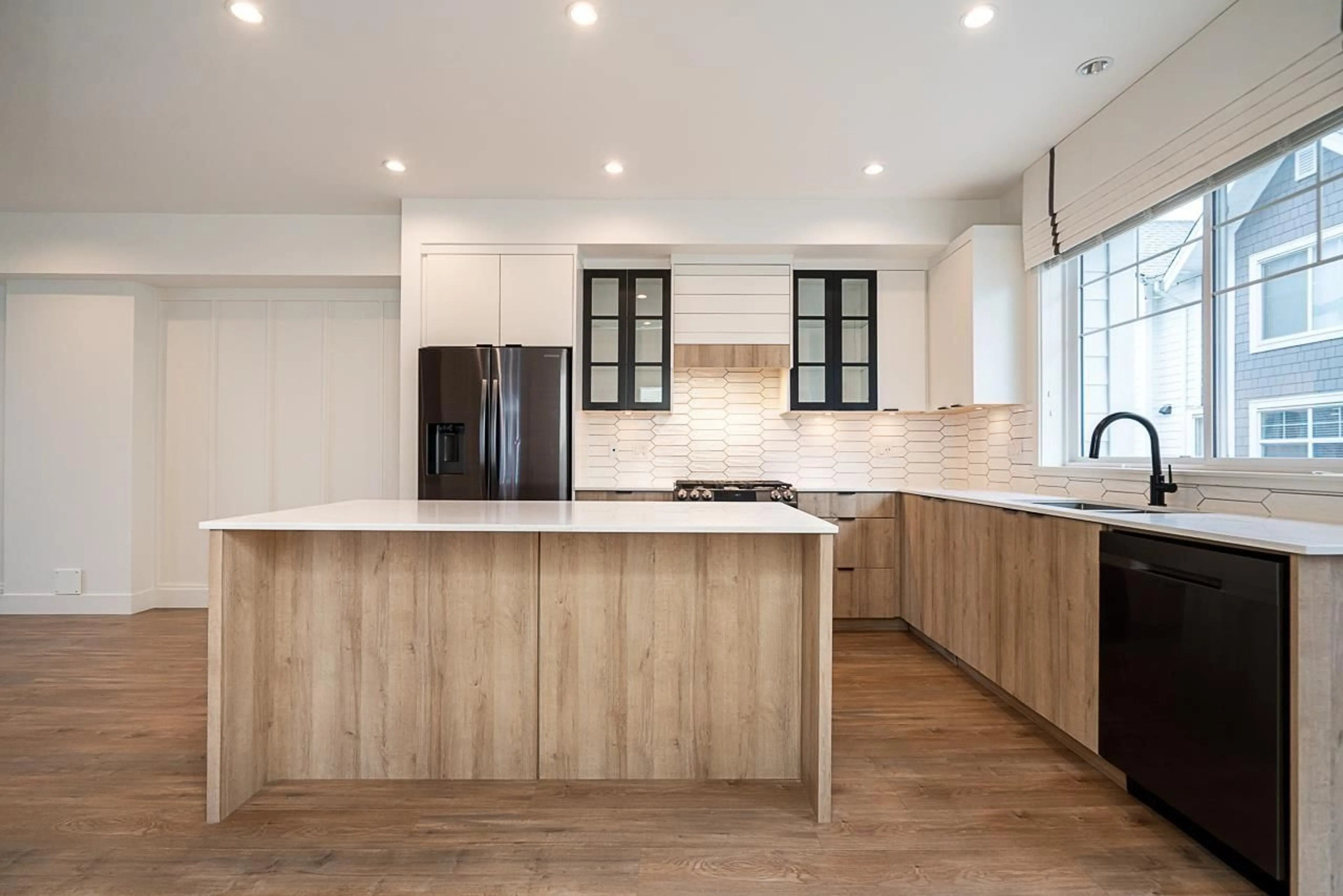 Open concept kitchen, wood/laminate floor for 66 - 14541 WINTER CRESCENT, Surrey British Columbia V4P0G5